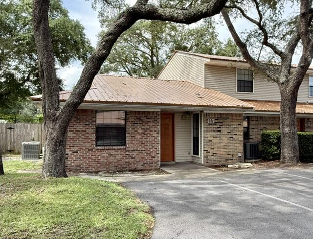 CLASSIC MANOR - Residential Lease