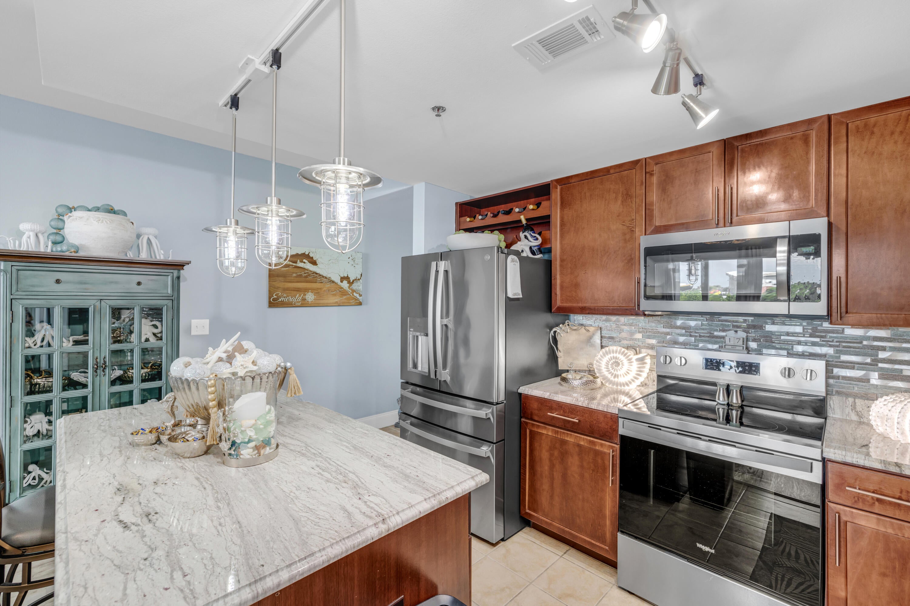 LAKETOWN WHARF - Residential