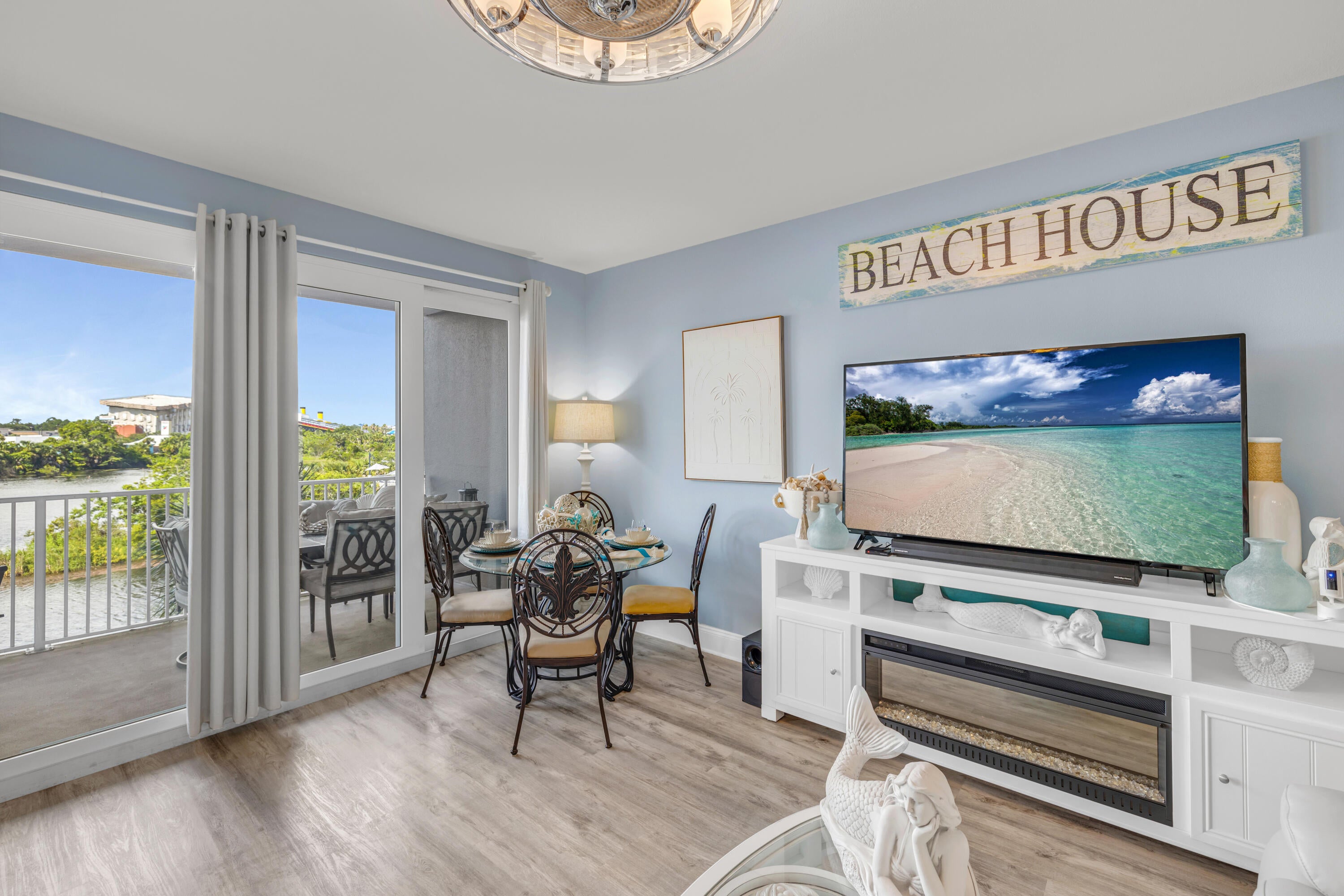 LAKETOWN WHARF - Residential