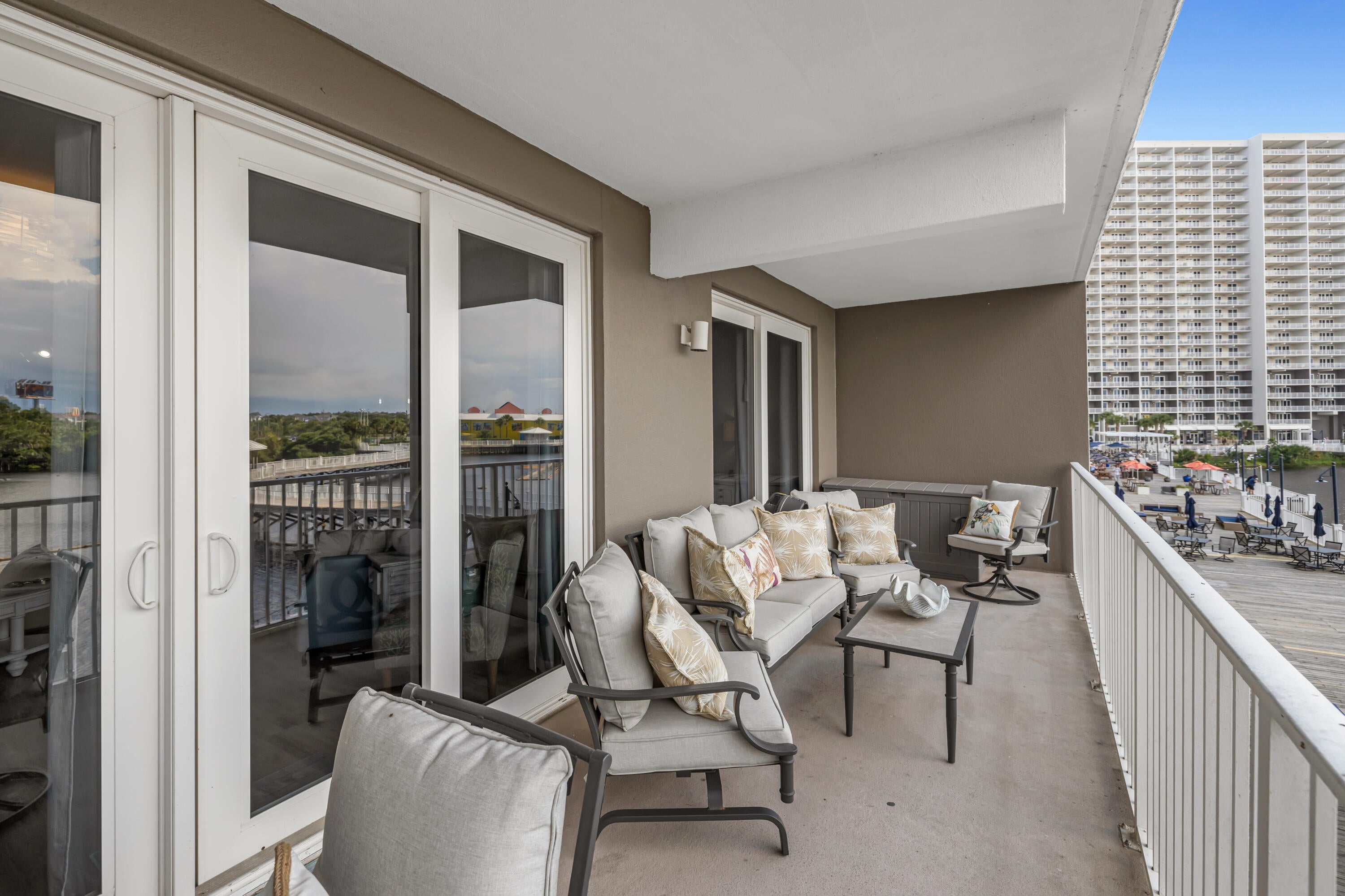LAKETOWN WHARF - Residential