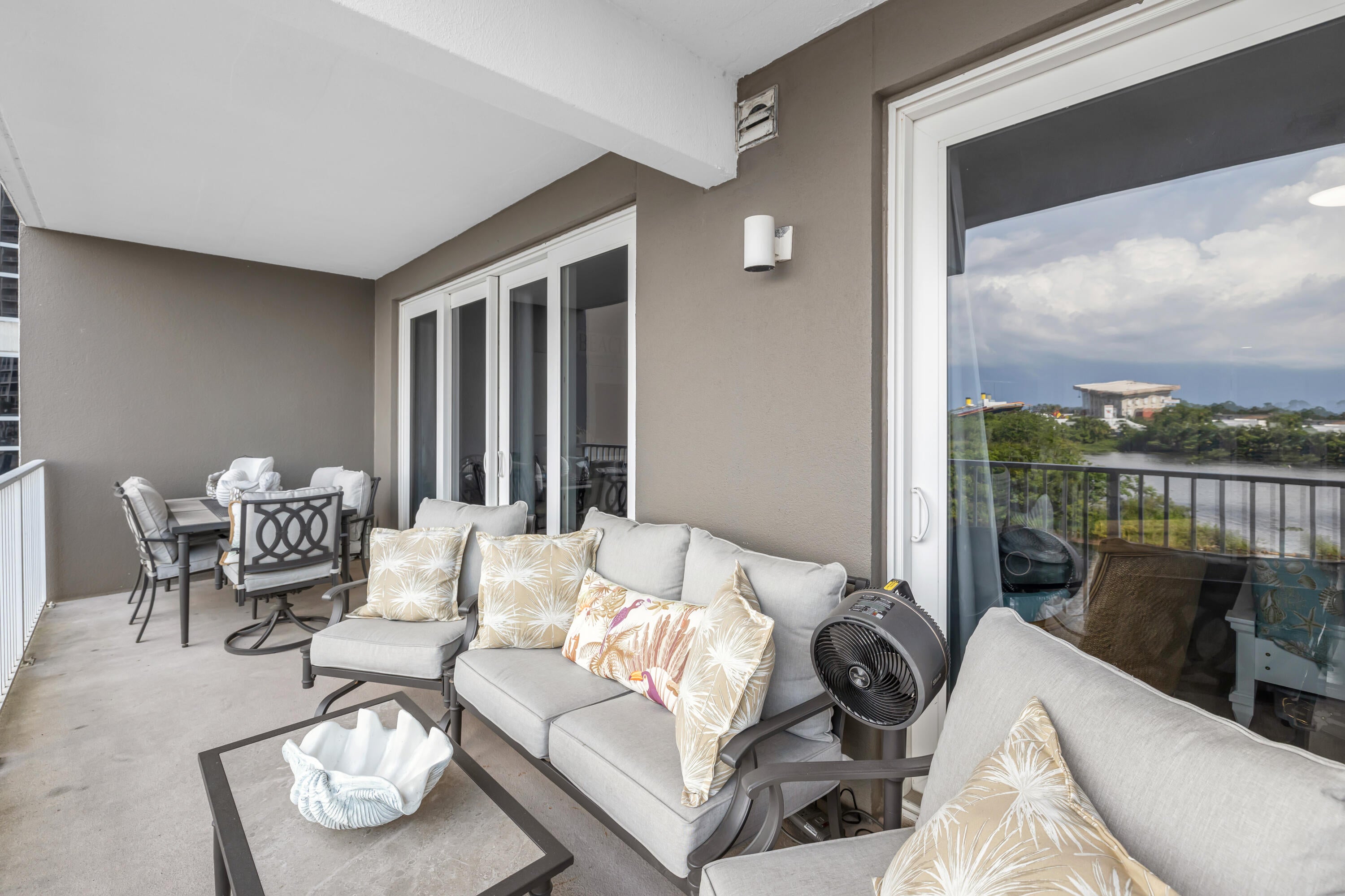 LAKETOWN WHARF - Residential