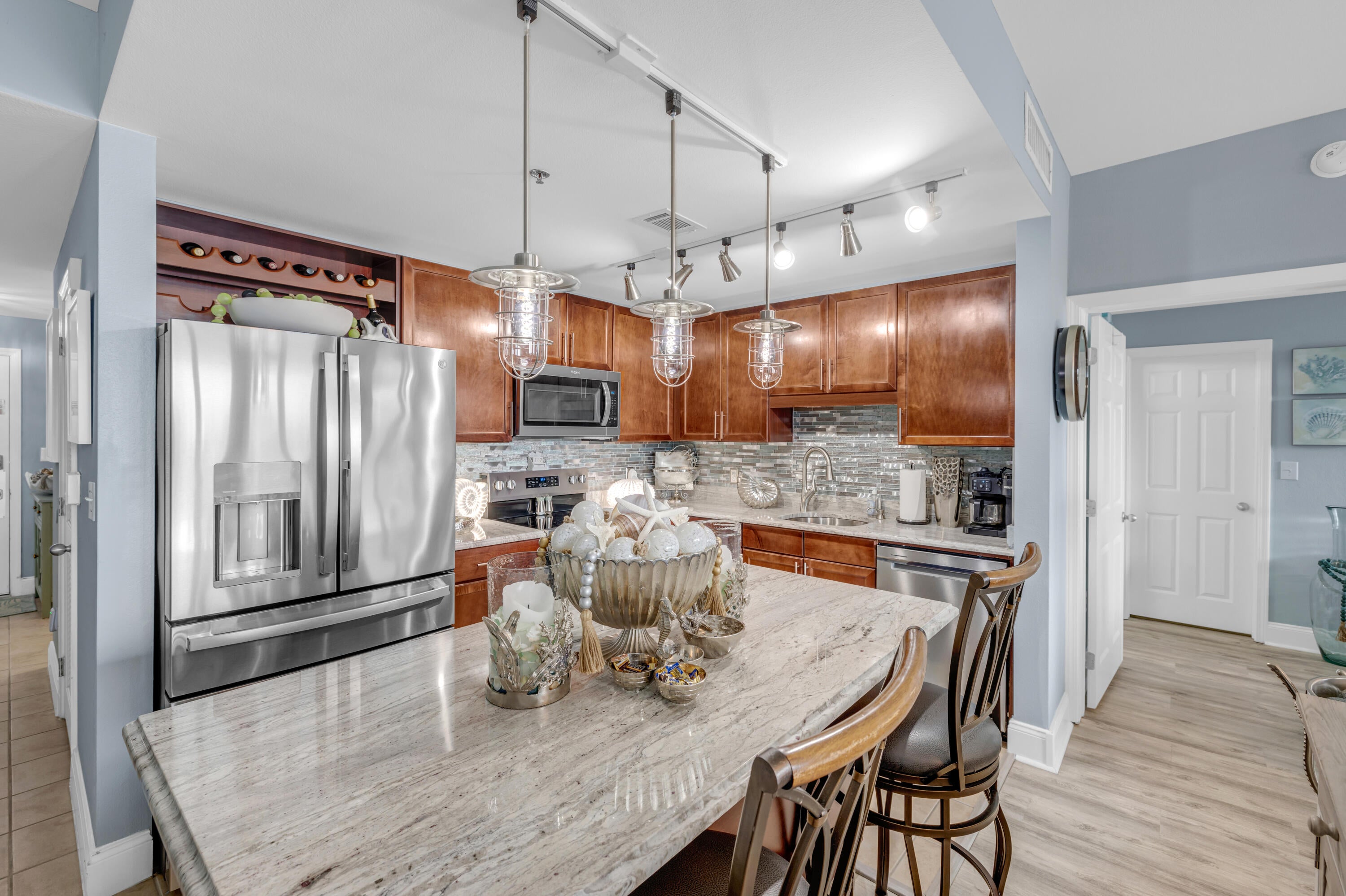 LAKETOWN WHARF - Residential