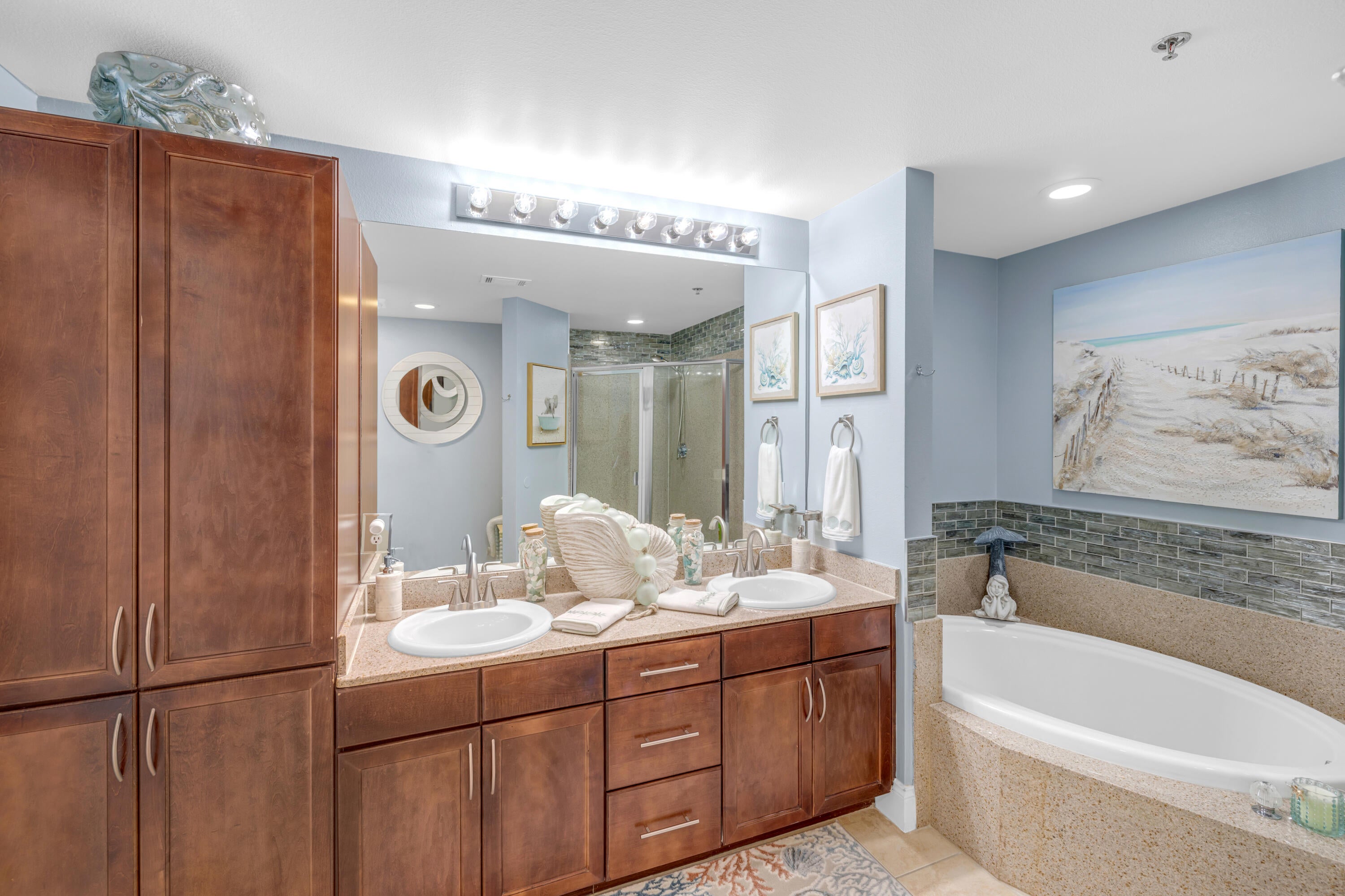 LAKETOWN WHARF - Residential