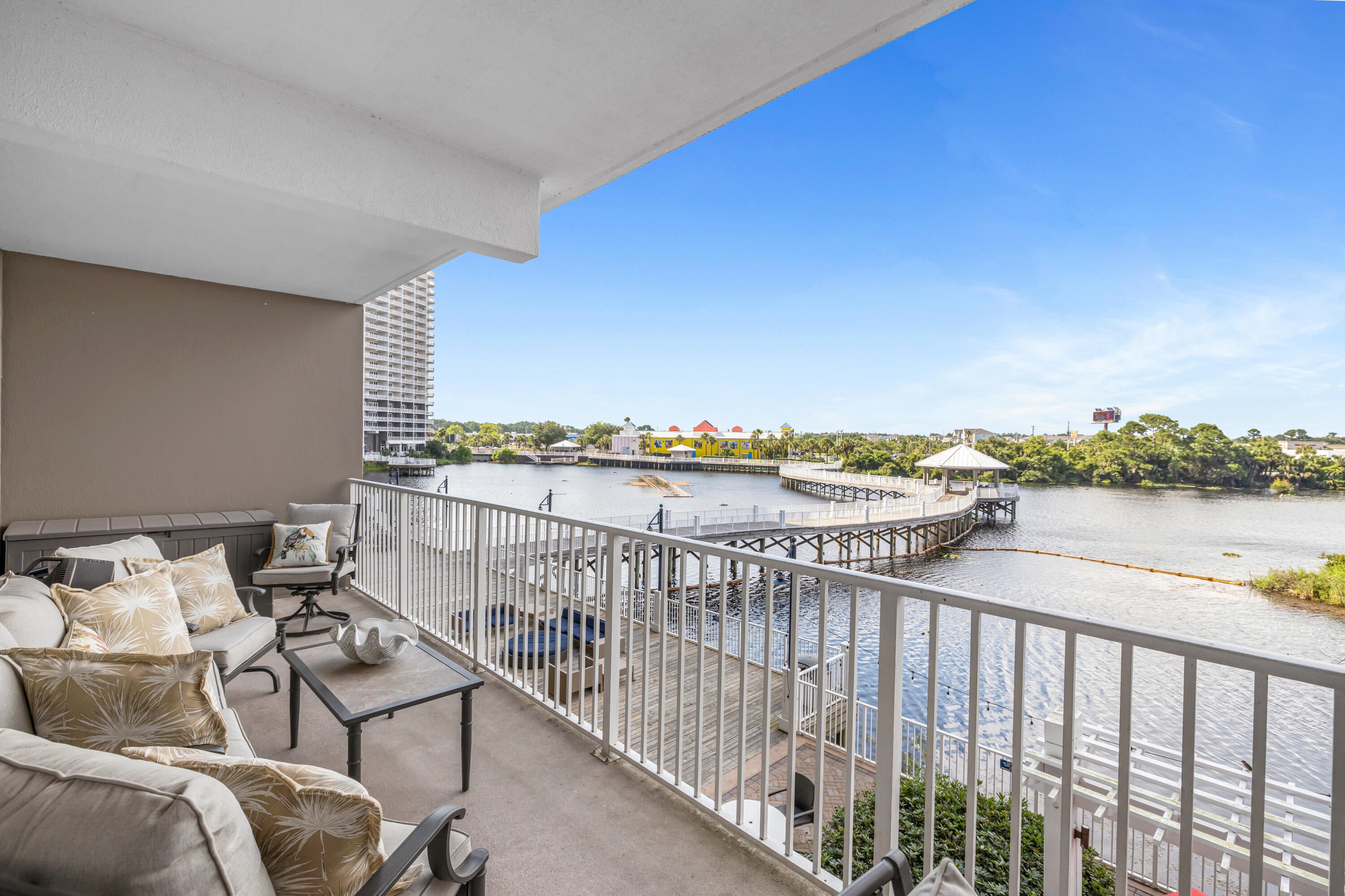 LAKETOWN WHARF - Residential
