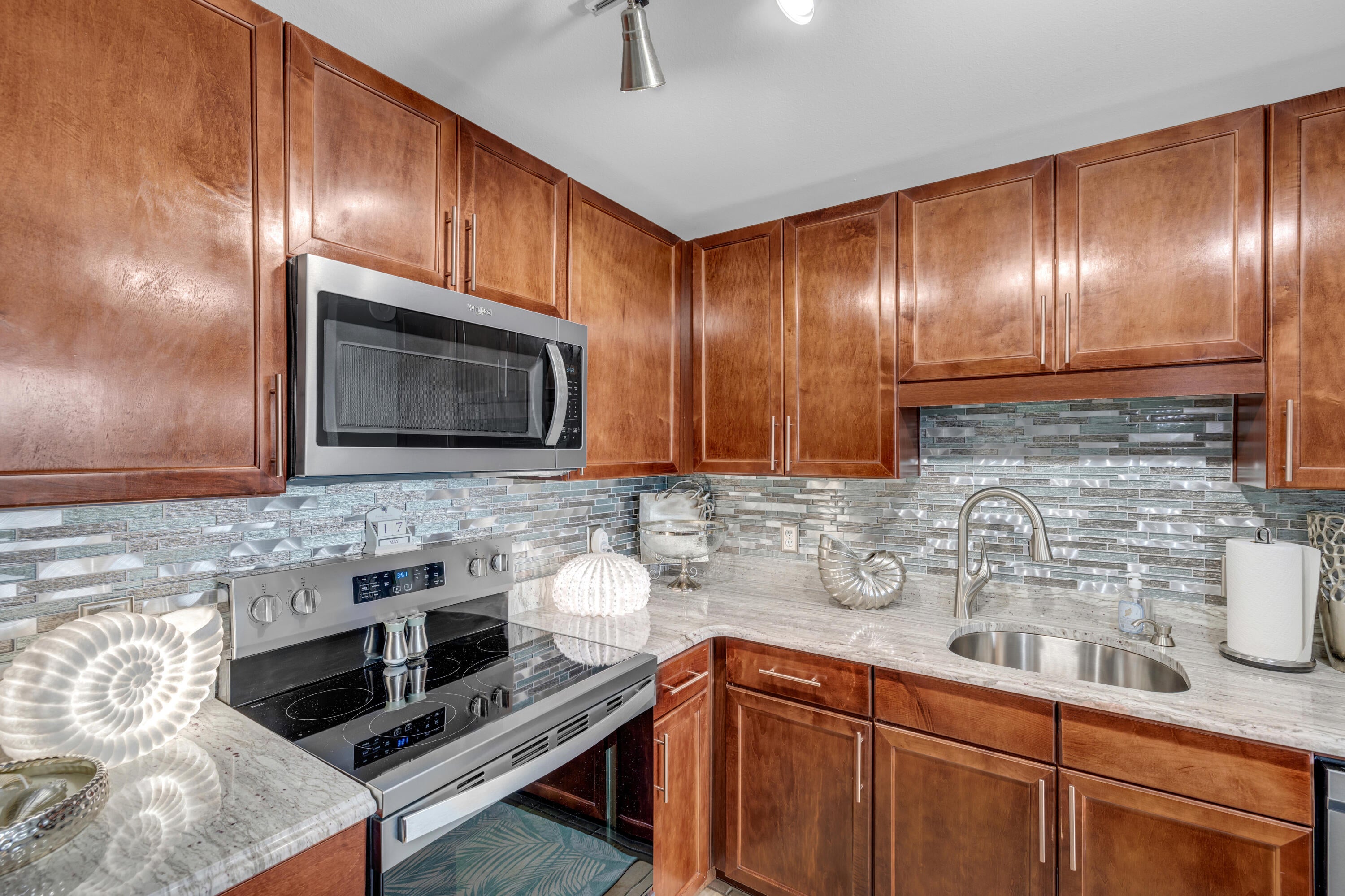 LAKETOWN WHARF - Residential