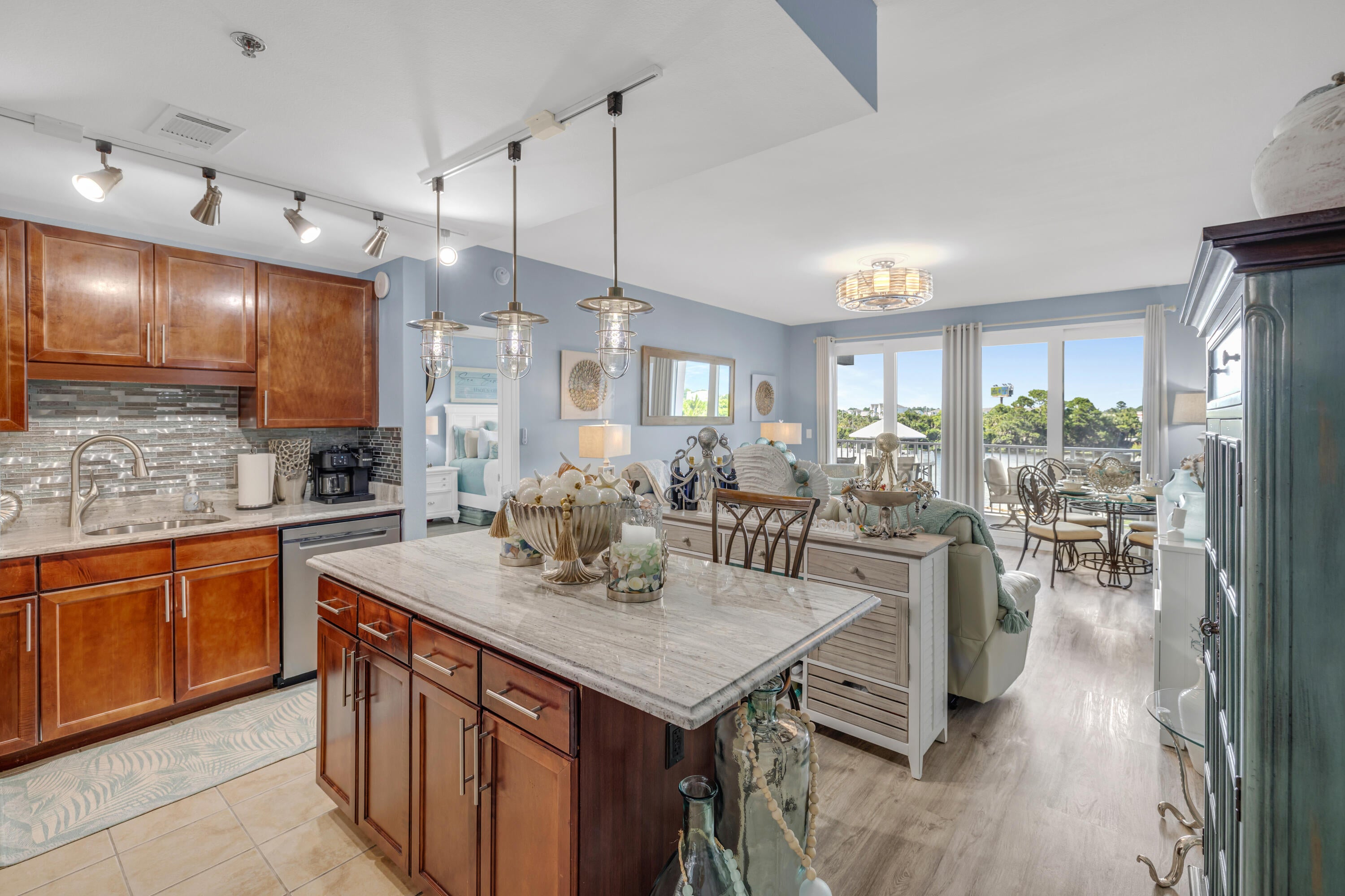 LAKETOWN WHARF - Residential