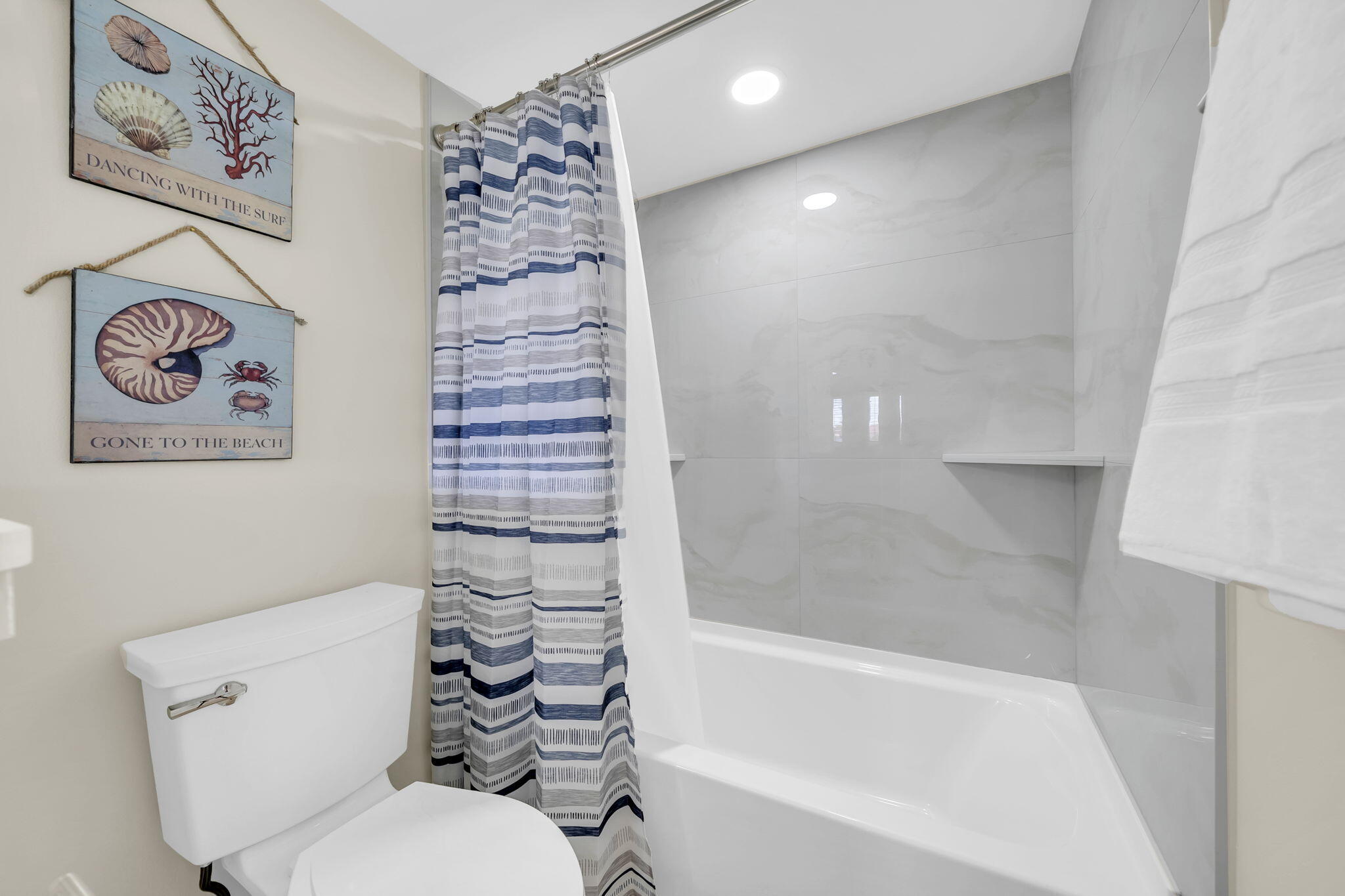 BEACH HOUSE CONDO PH 2 - Residential