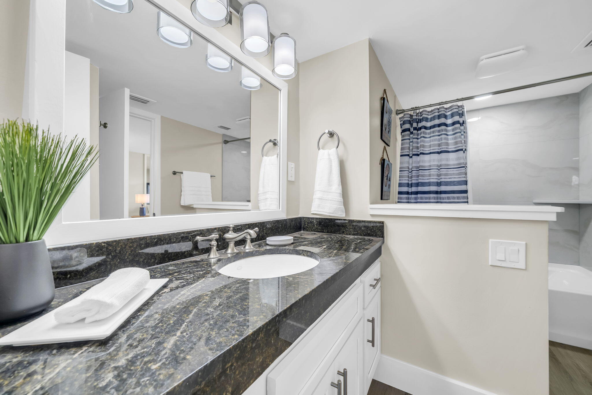 BEACH HOUSE CONDO PH 2 - Residential