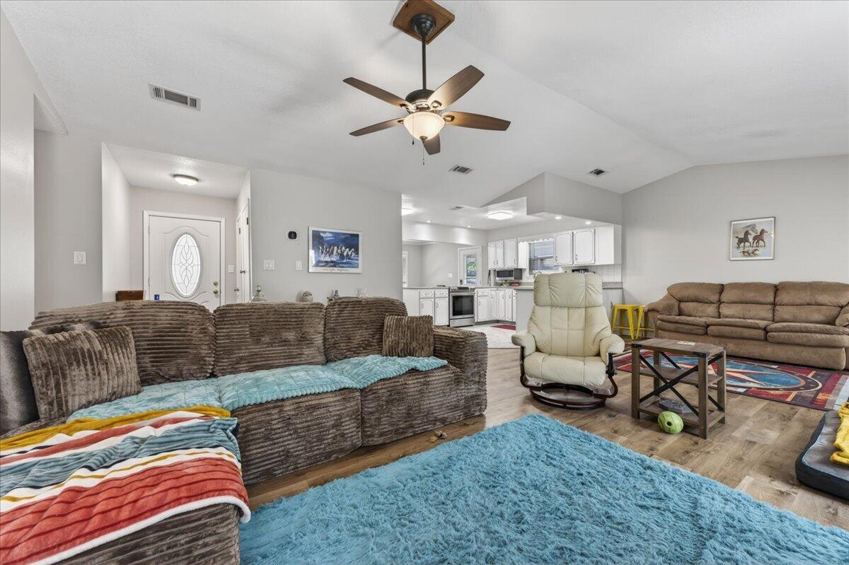 KENNEDY LAKES 1ST ADDN - Residential