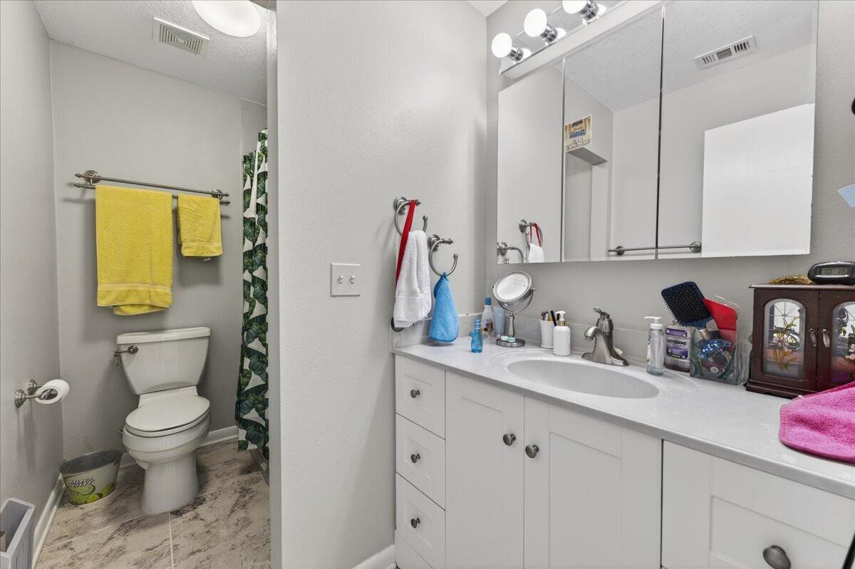 KENNEDY LAKES 1ST ADDN - Residential