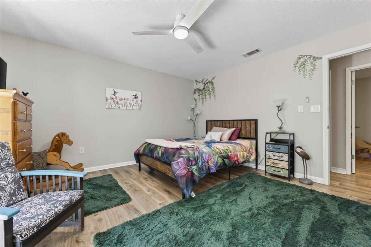 KENNEDY LAKES 1ST ADDN - Residential