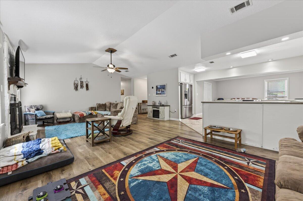 KENNEDY LAKES 1ST ADDN - Residential