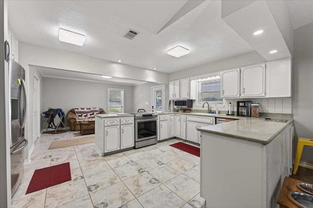 KENNEDY LAKES 1ST ADDN - Residential