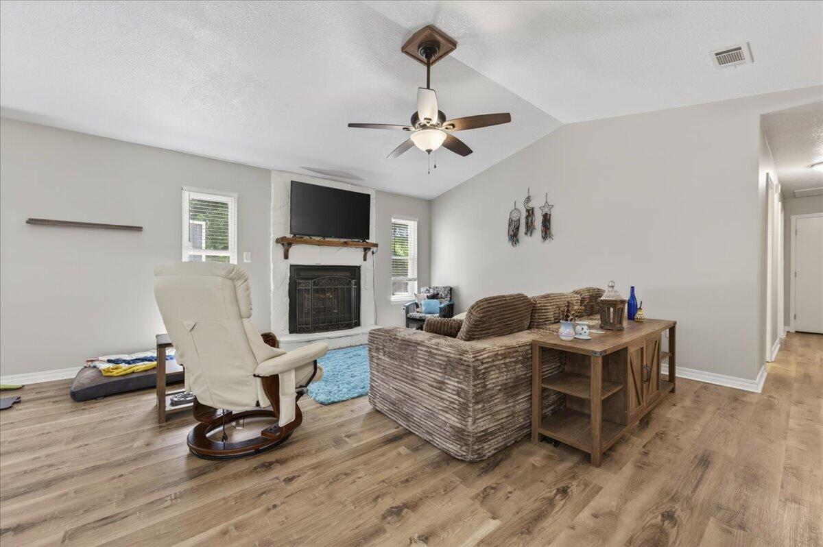 KENNEDY LAKES 1ST ADDN - Residential