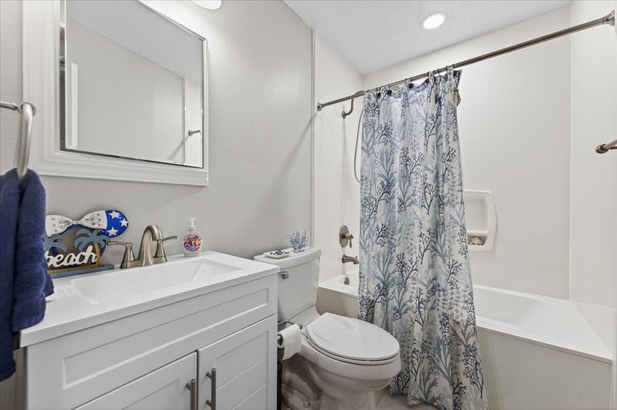 KENNEDY LAKES 1ST ADDN - Residential