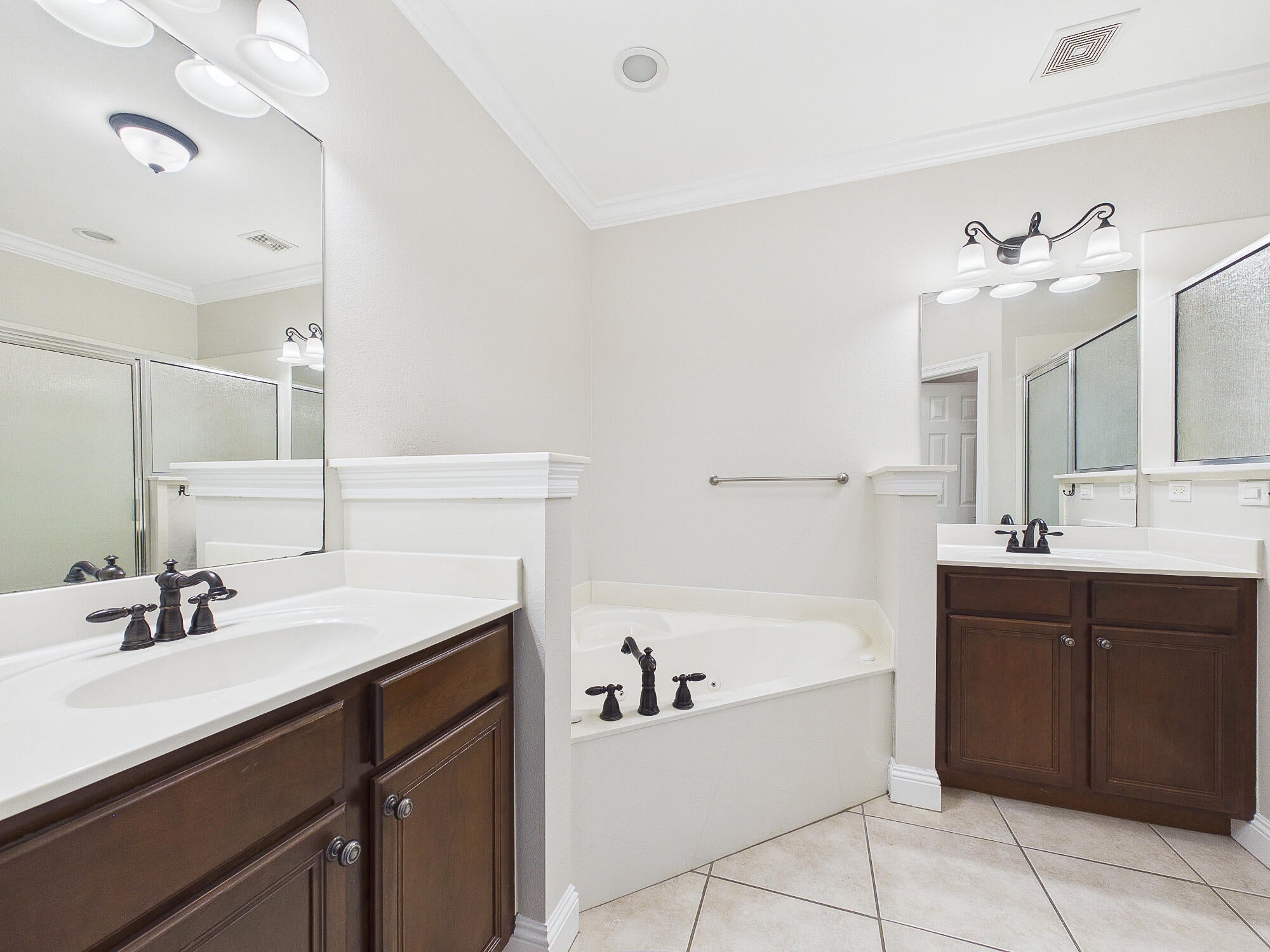 WALTON OAKS TOWNHOMES - Residential