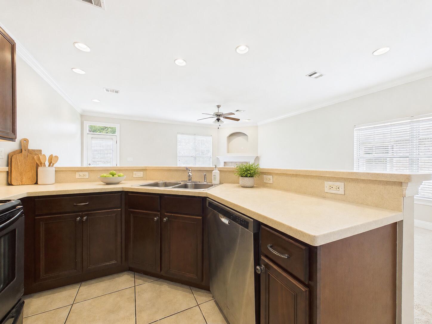 WALTON OAKS TOWNHOMES - Residential