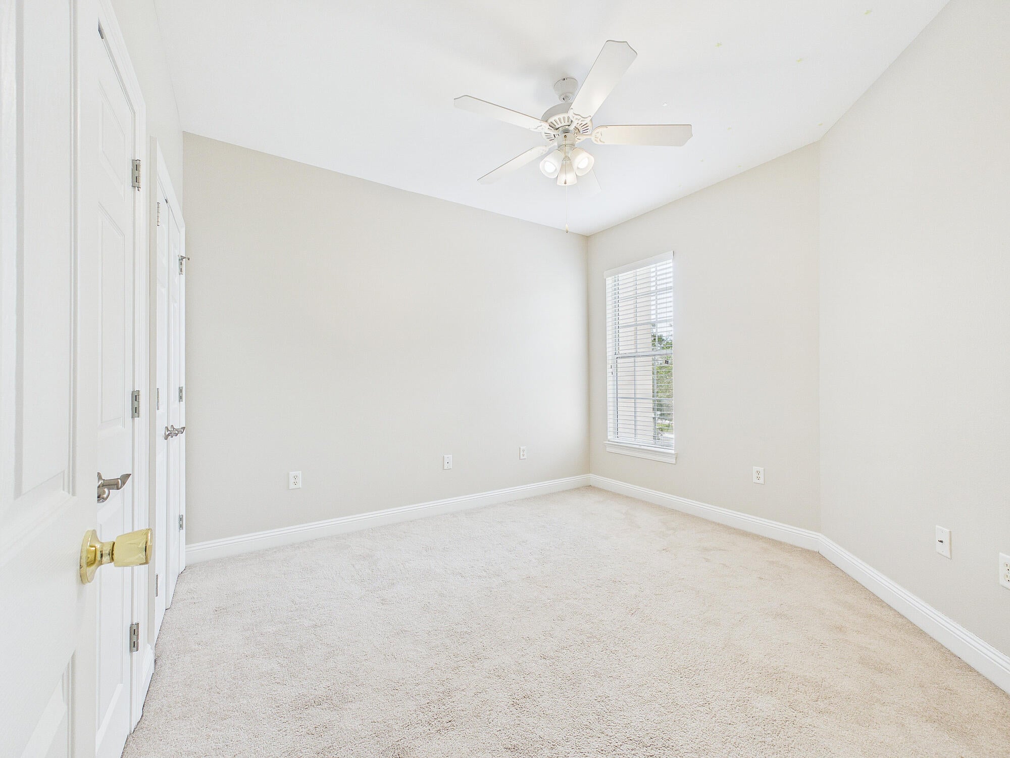 WALTON OAKS TOWNHOMES - Residential