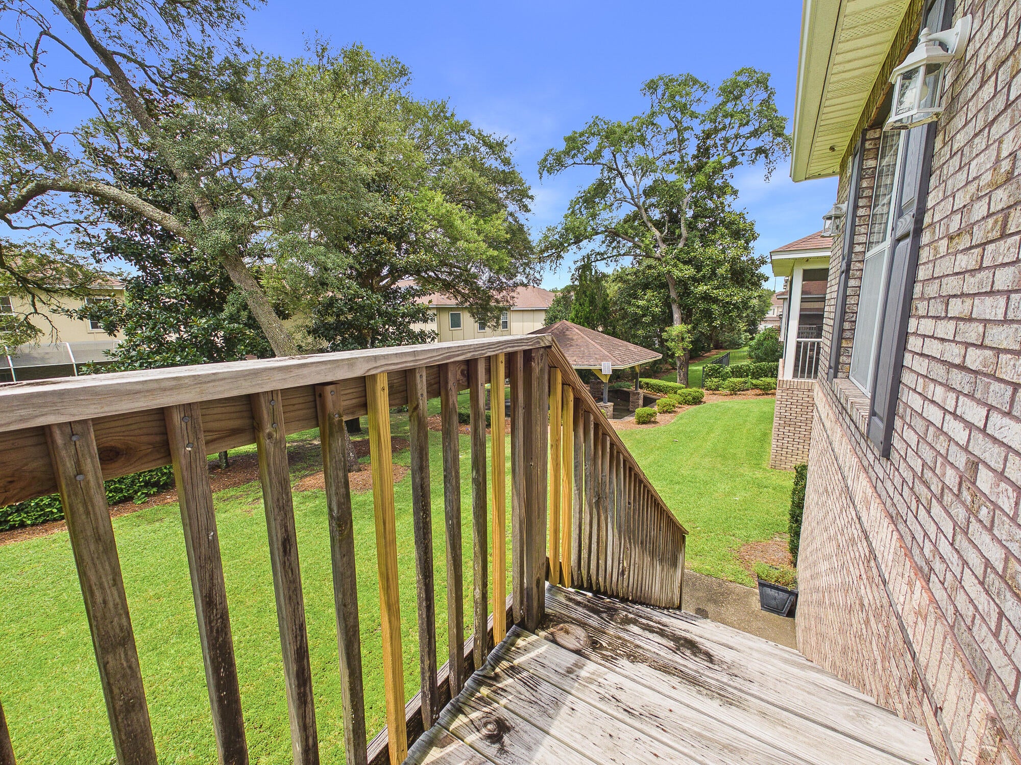 WALTON OAKS TOWNHOMES - Residential