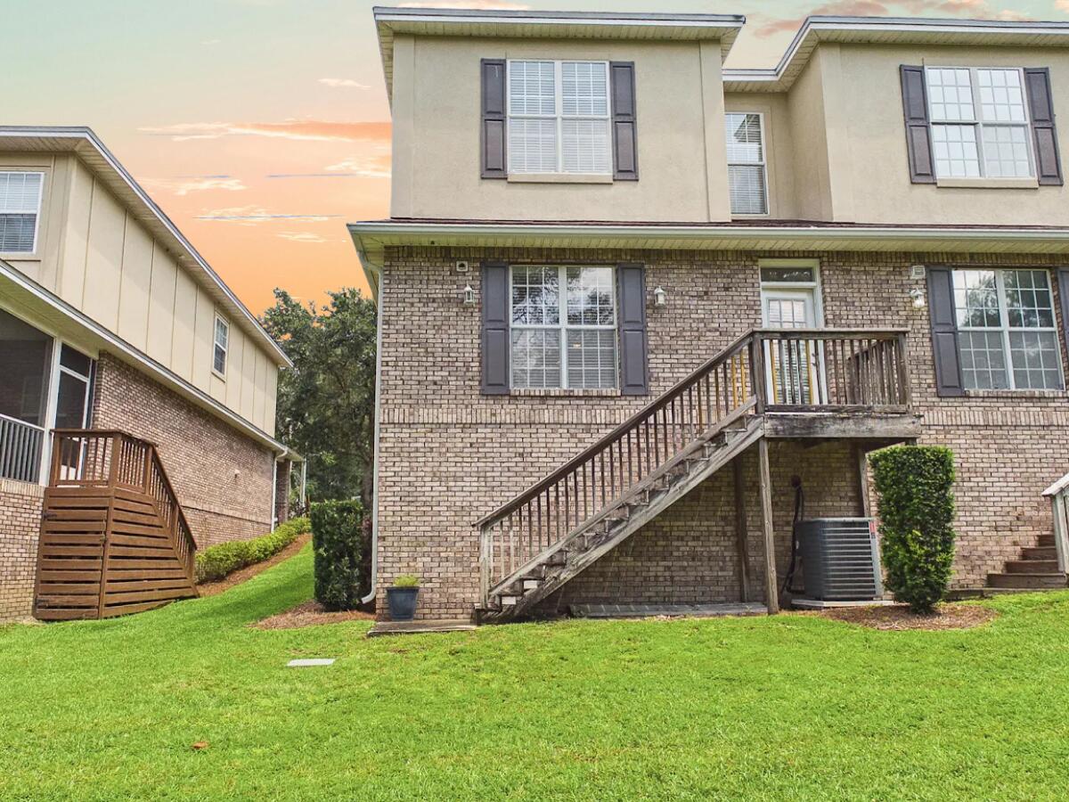 WALTON OAKS TOWNHOMES - Residential