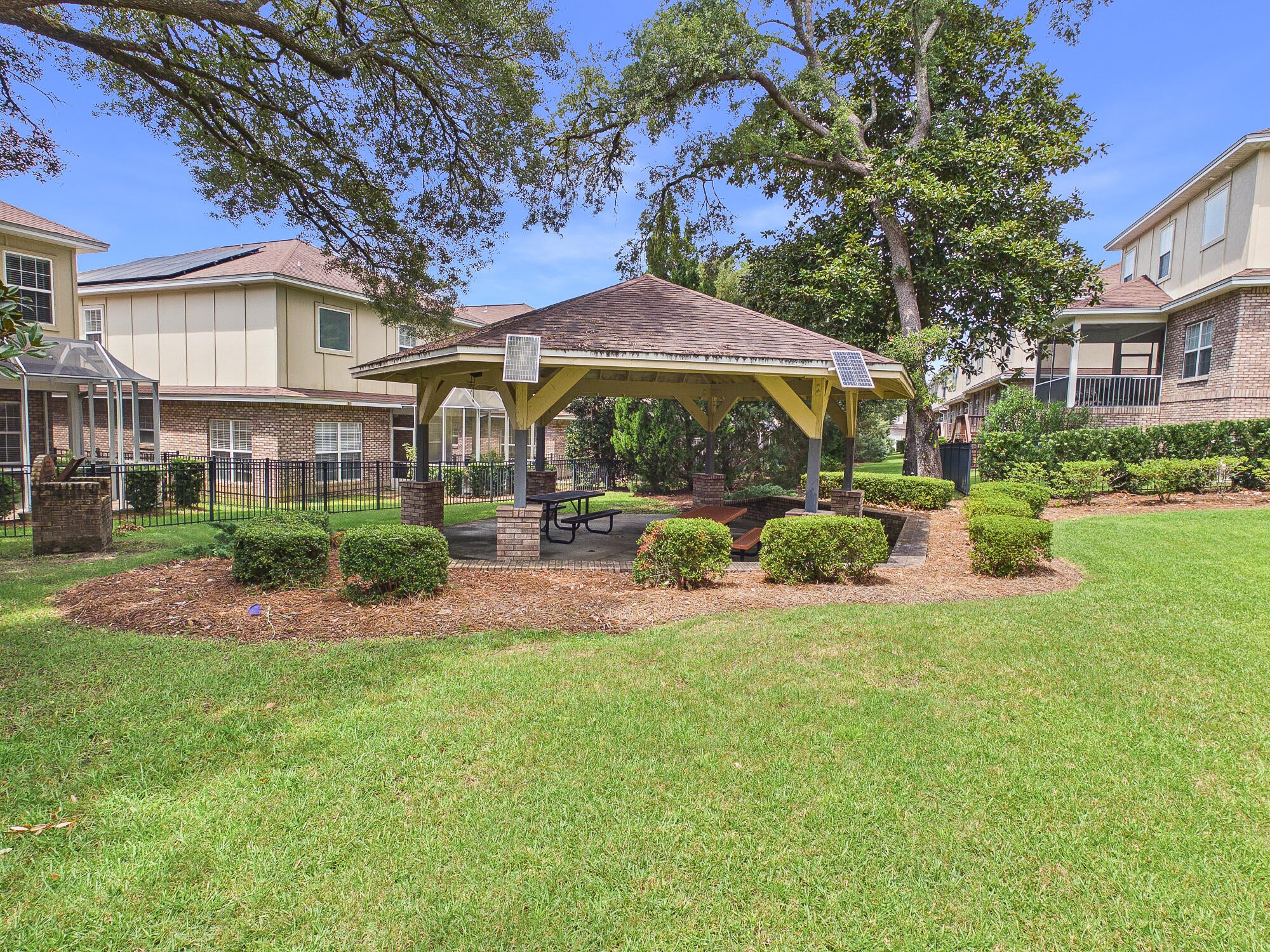 WALTON OAKS TOWNHOMES - Residential