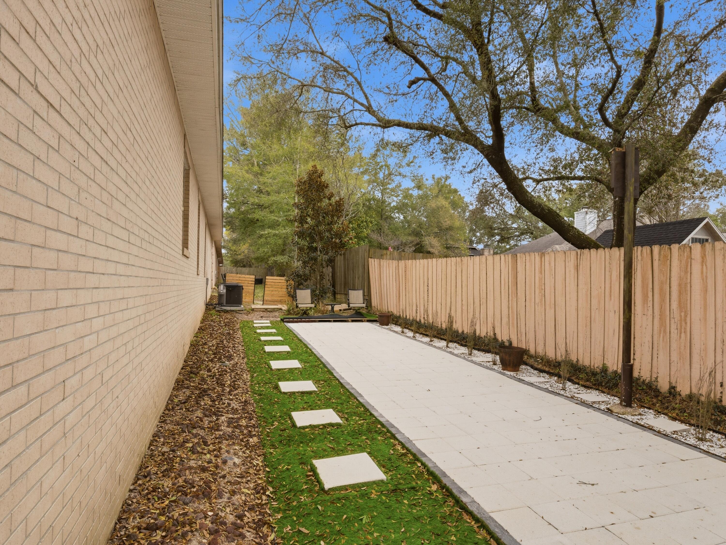 MEDITERRANEAN VILLAGE AT BLUEWATER BAY - Residential Lease