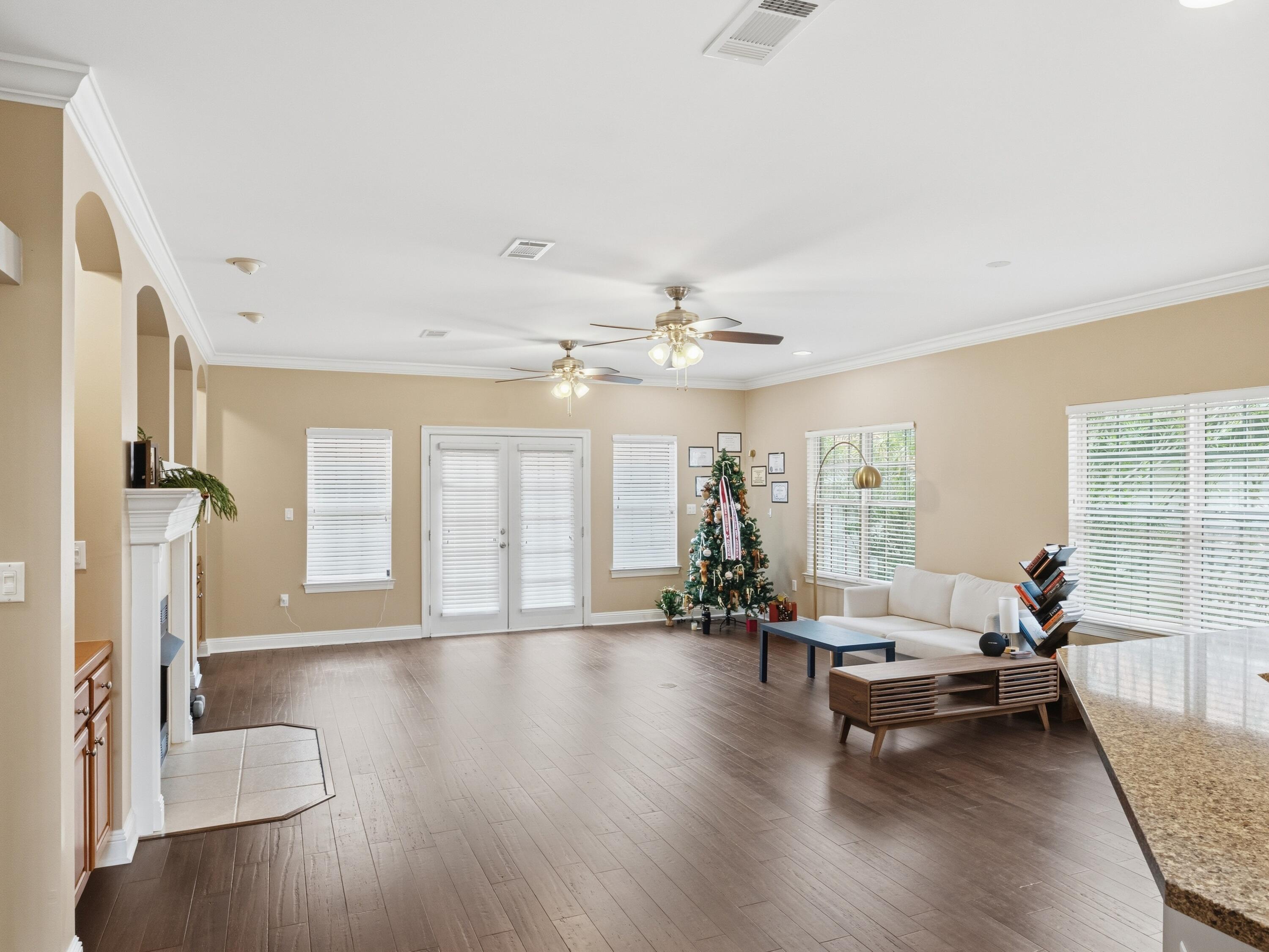 MEDITERRANEAN VILLAGE AT BLUEWATER BAY - Residential Lease