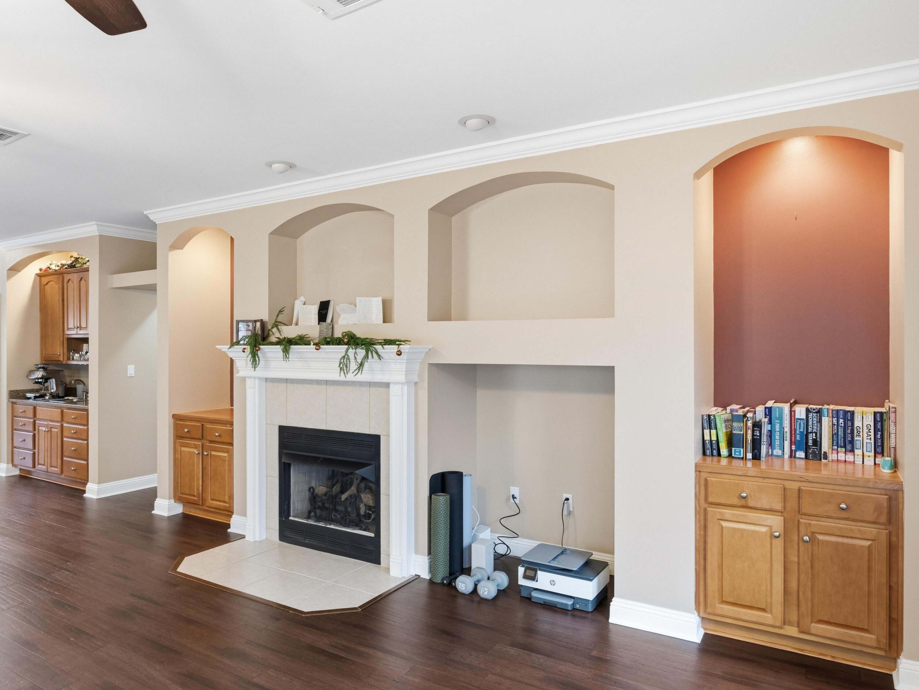 MEDITERRANEAN VILLAGE AT BLUEWATER BAY - Residential Lease