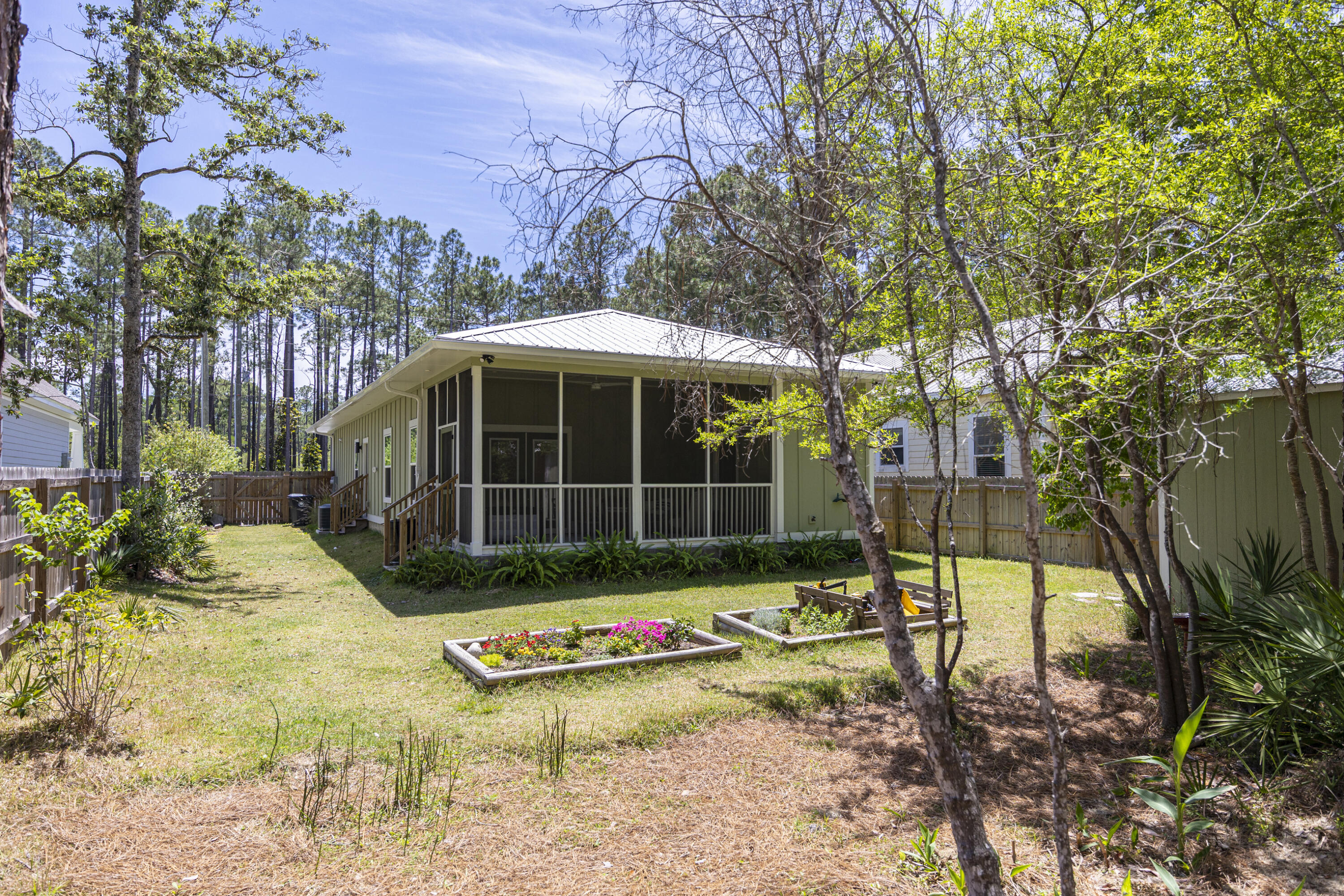 MAGNOLIA BEACH - Residential