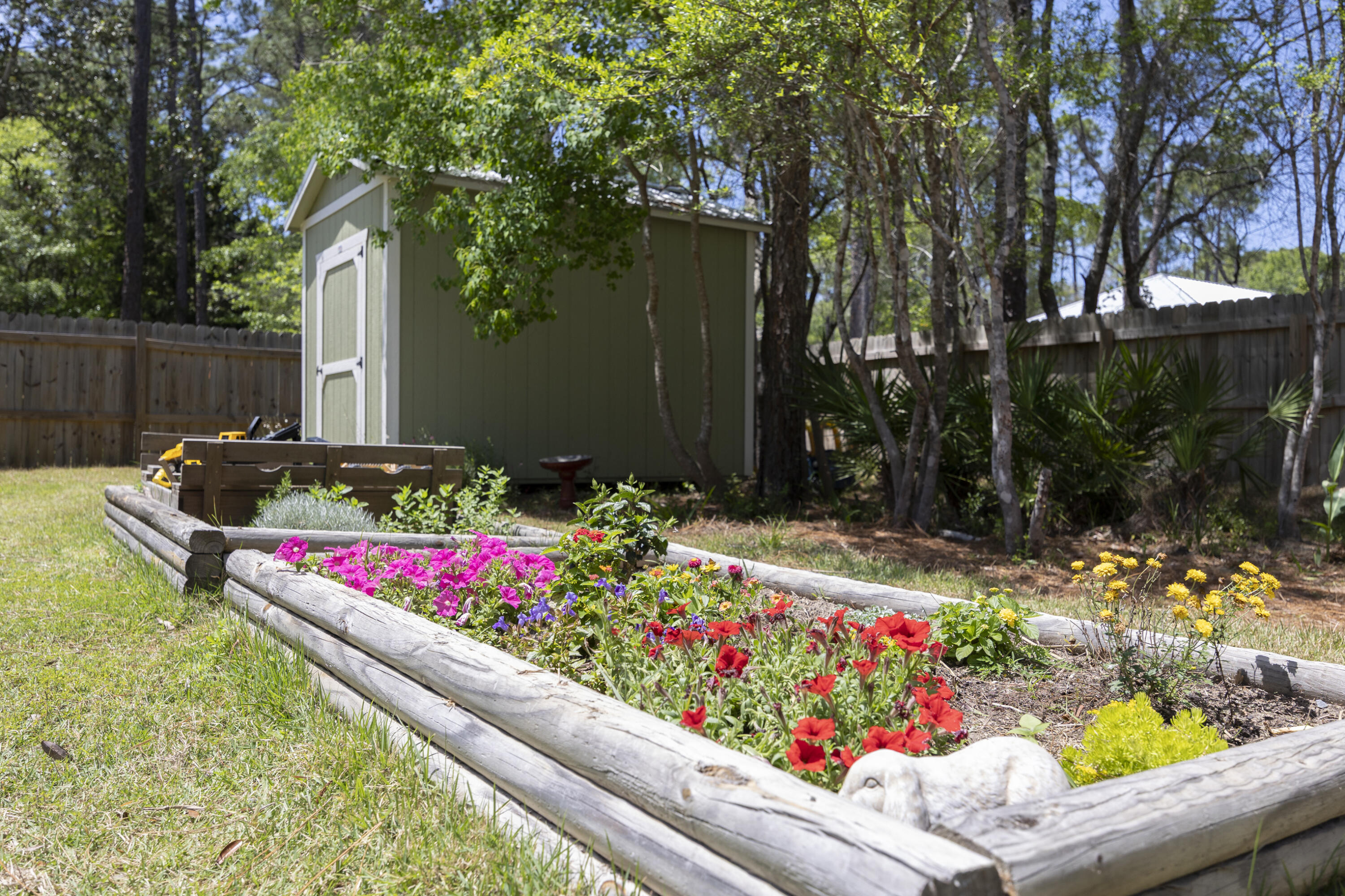 MAGNOLIA BEACH - Residential