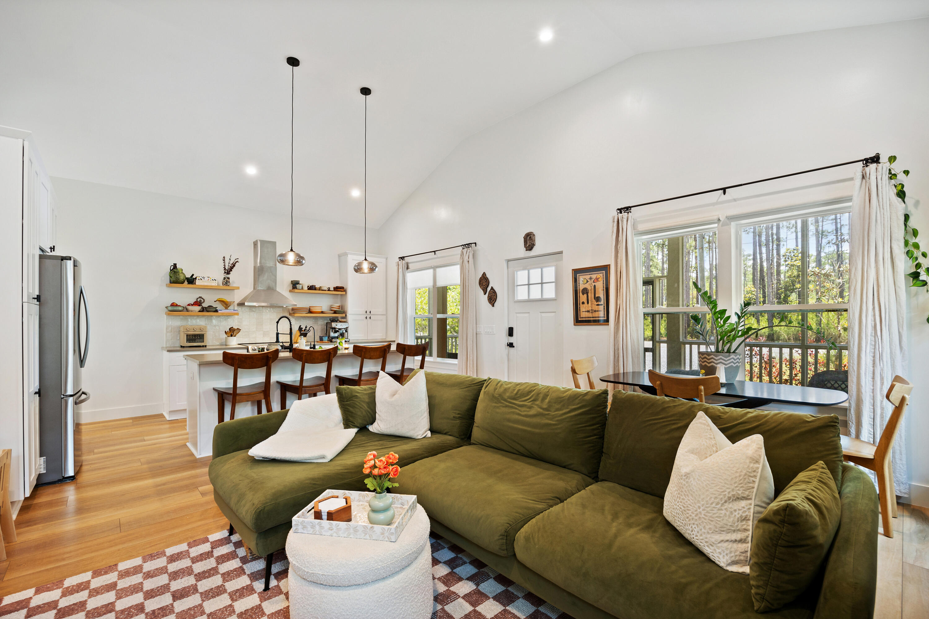 MAGNOLIA BEACH - Residential