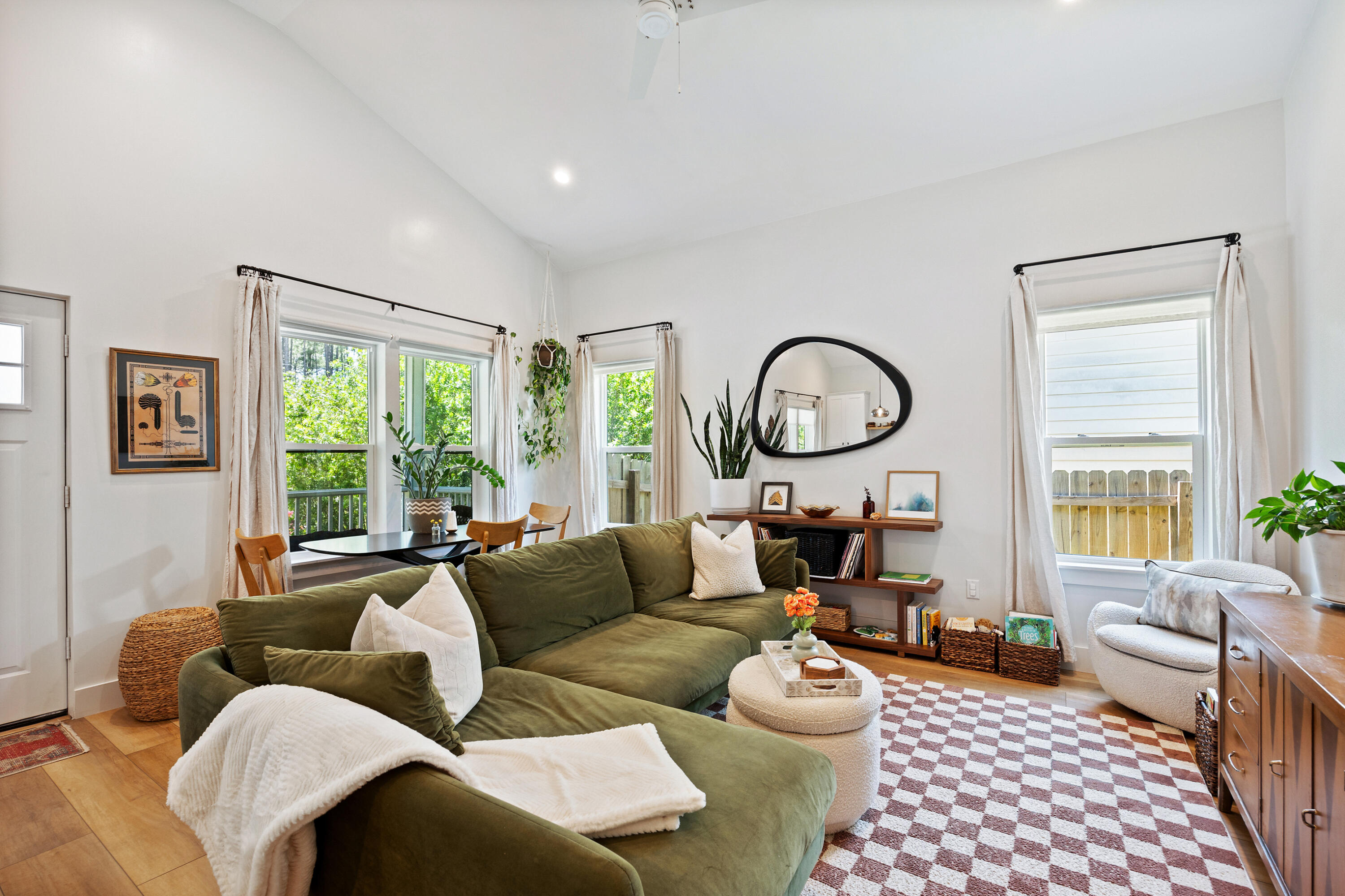 MAGNOLIA BEACH - Residential