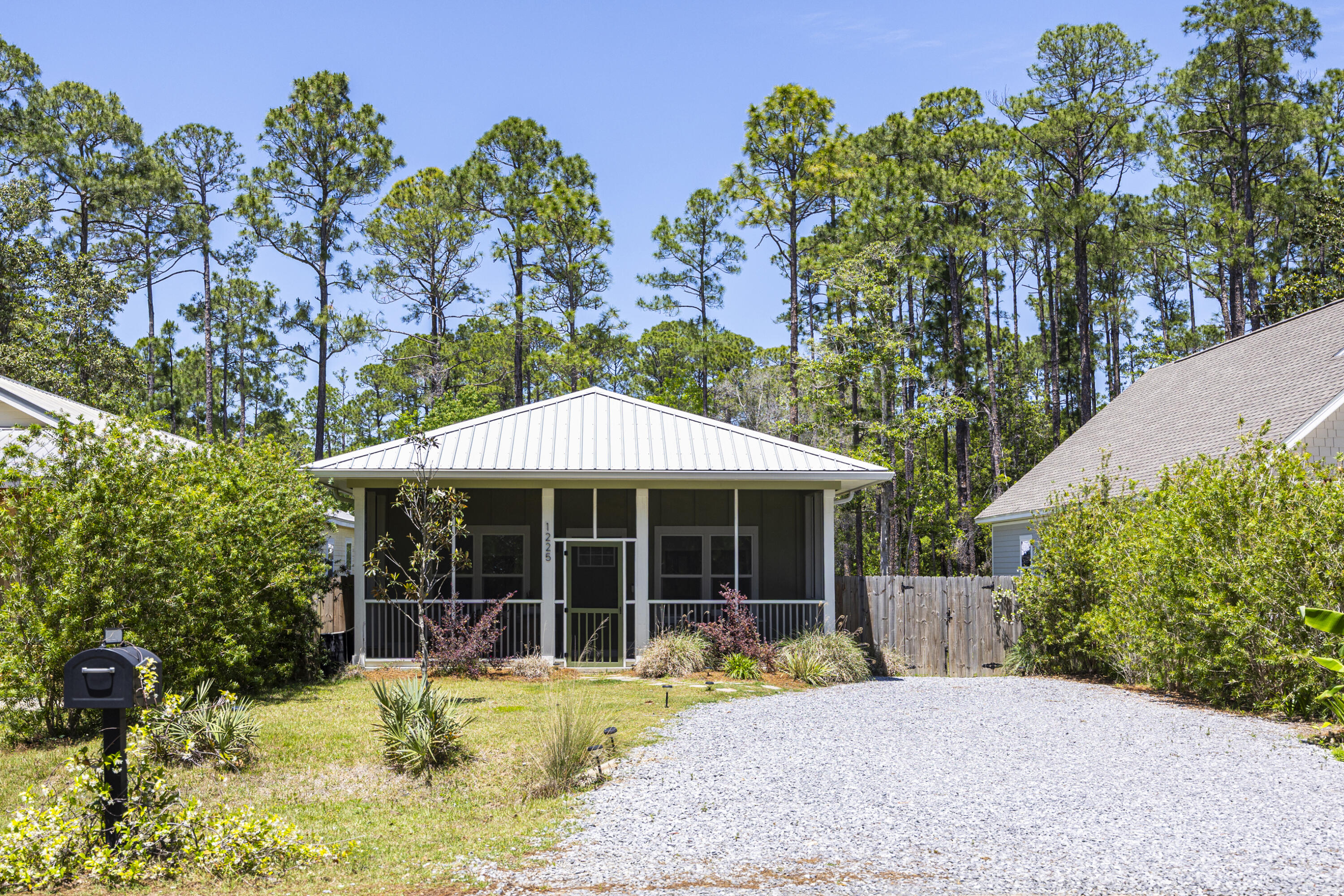 MAGNOLIA BEACH - Residential