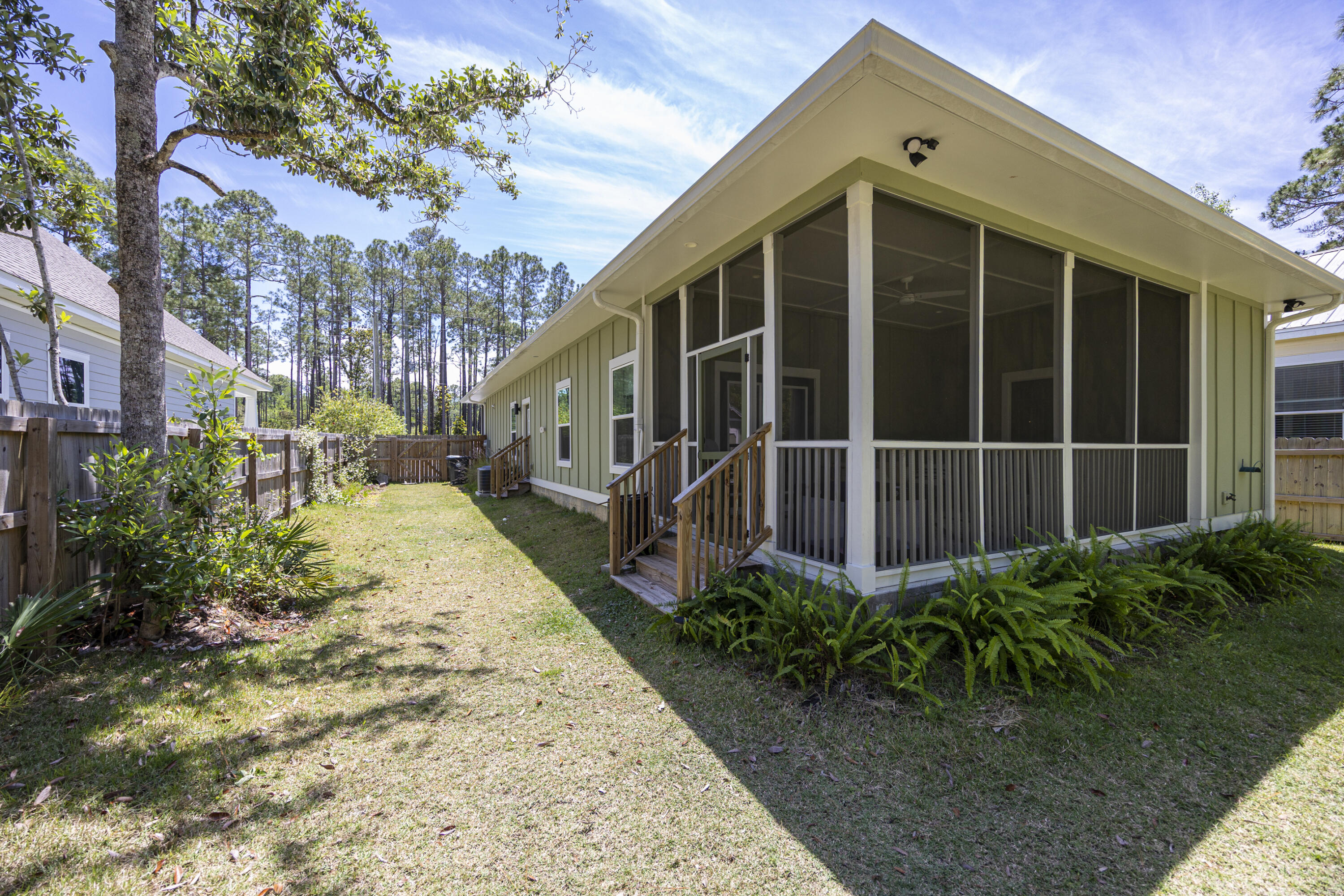 MAGNOLIA BEACH - Residential