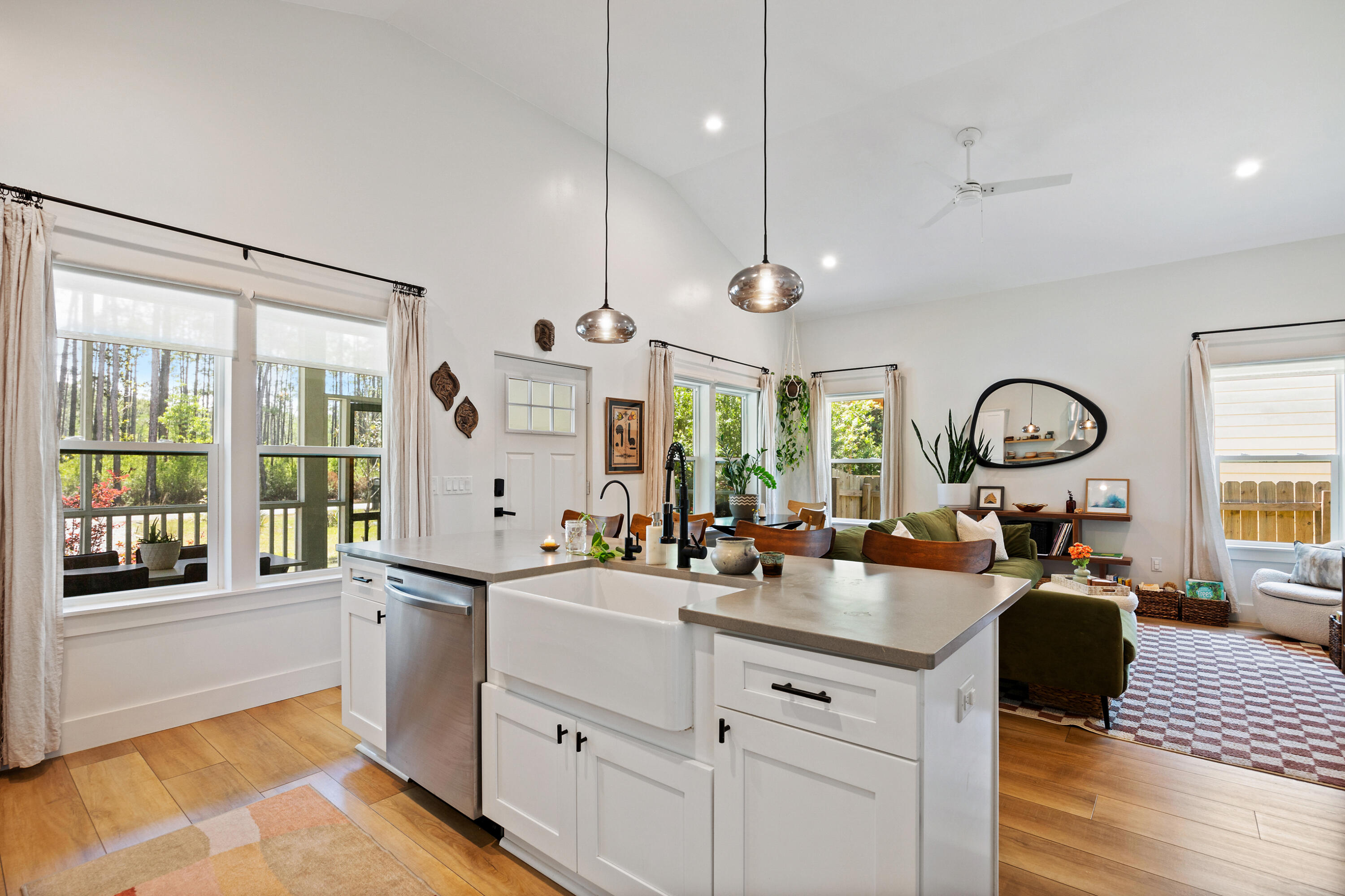 MAGNOLIA BEACH - Residential