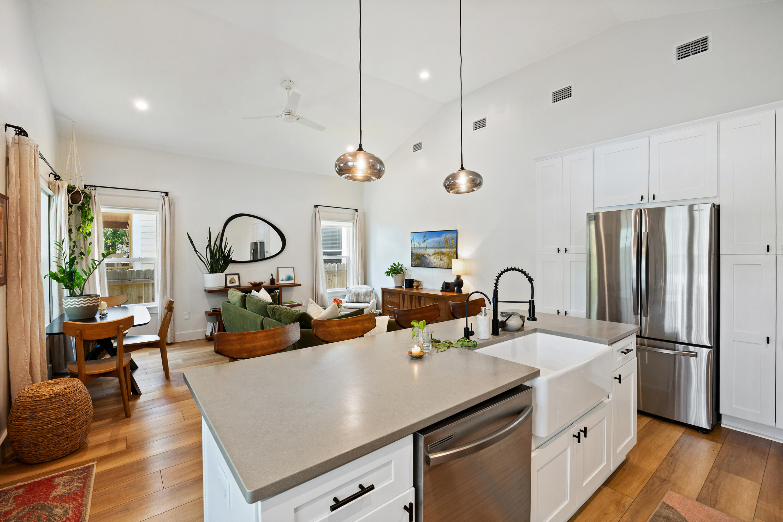 MAGNOLIA BEACH - Residential