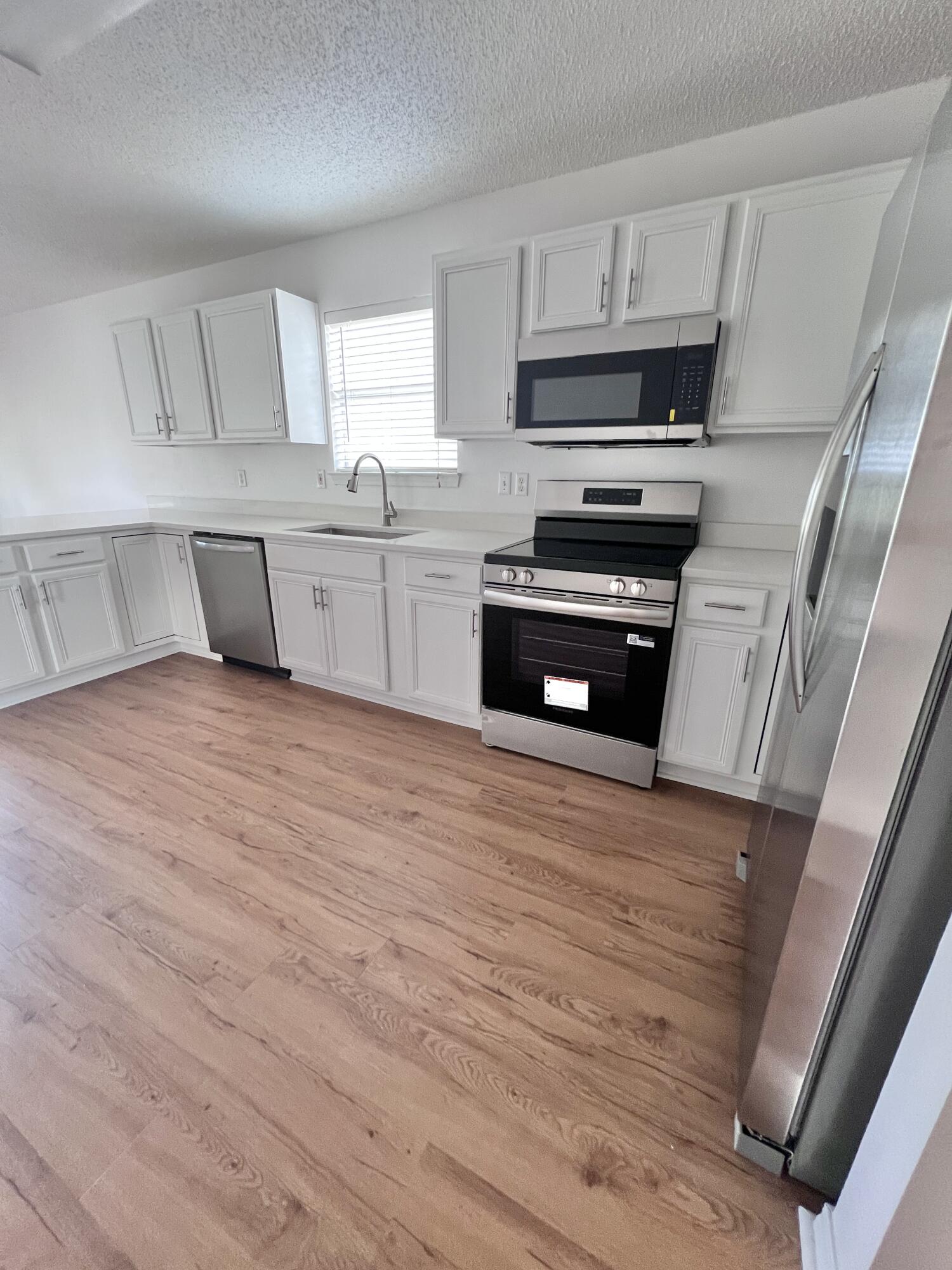 TWIN LAKES ESTATES - Residential Lease