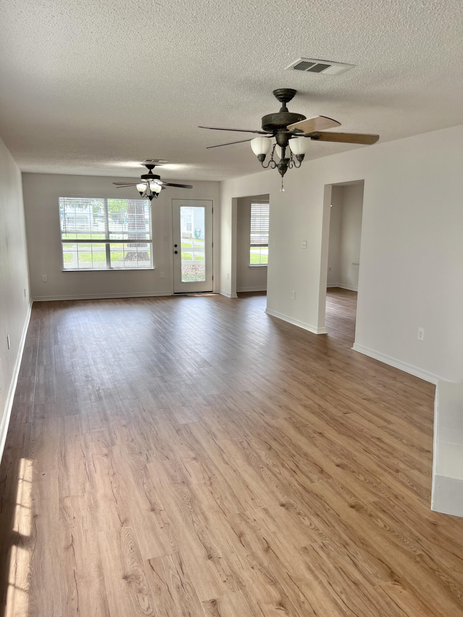 TWIN LAKES ESTATES - Residential Lease