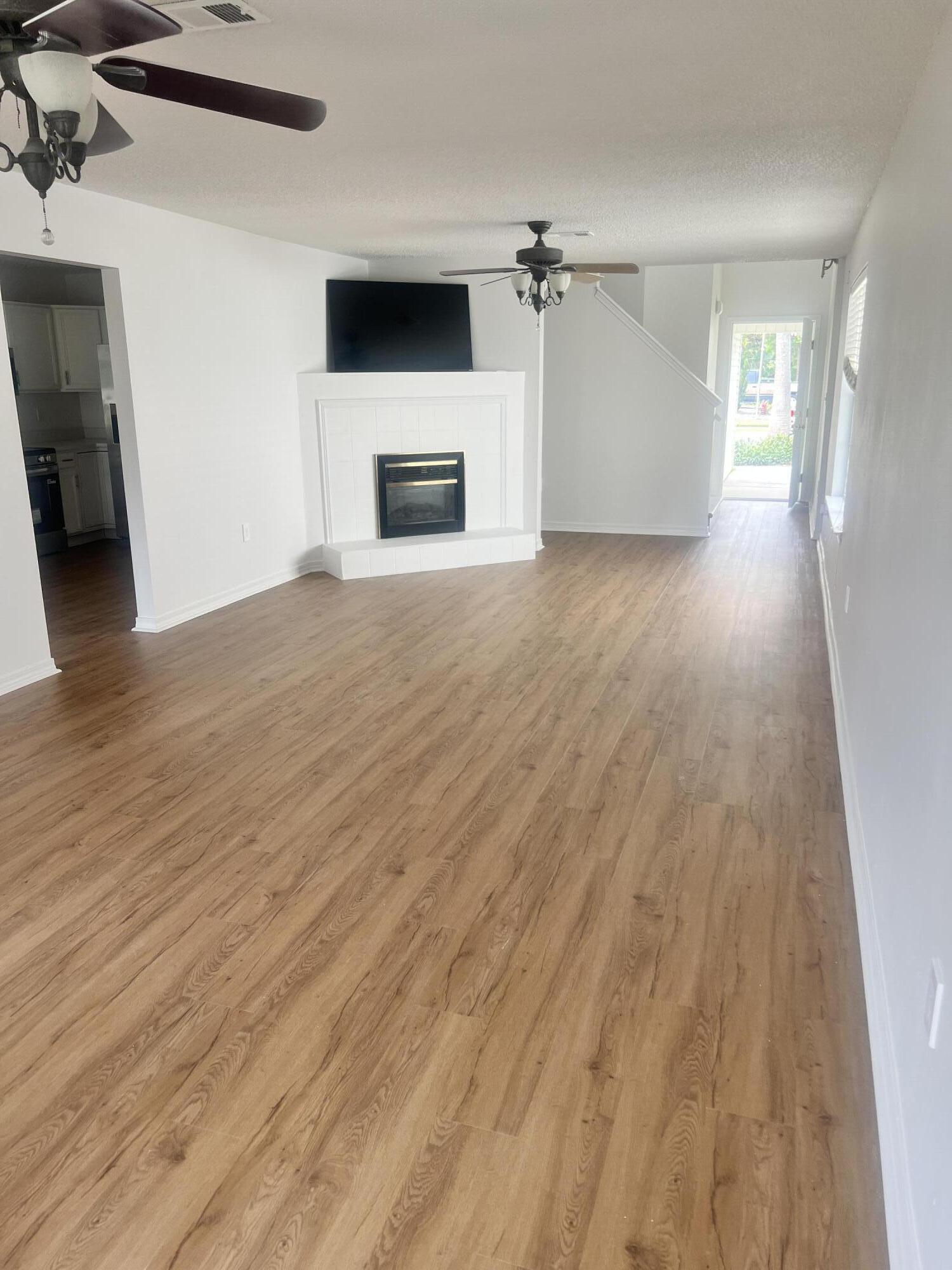 TWIN LAKES ESTATES - Residential Lease