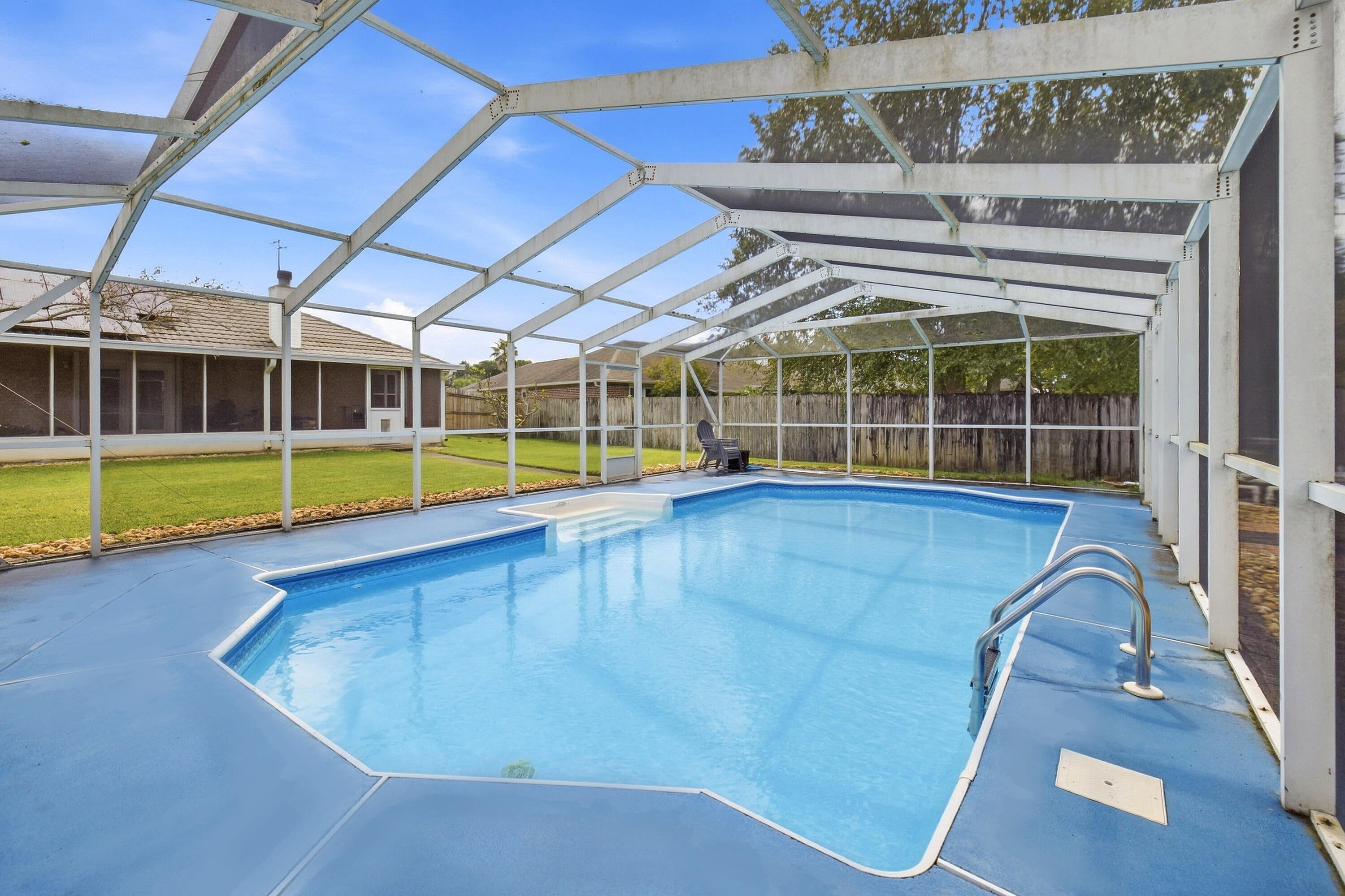 BRISTOL VILLAGE RAINTREE ESTATES - Residential