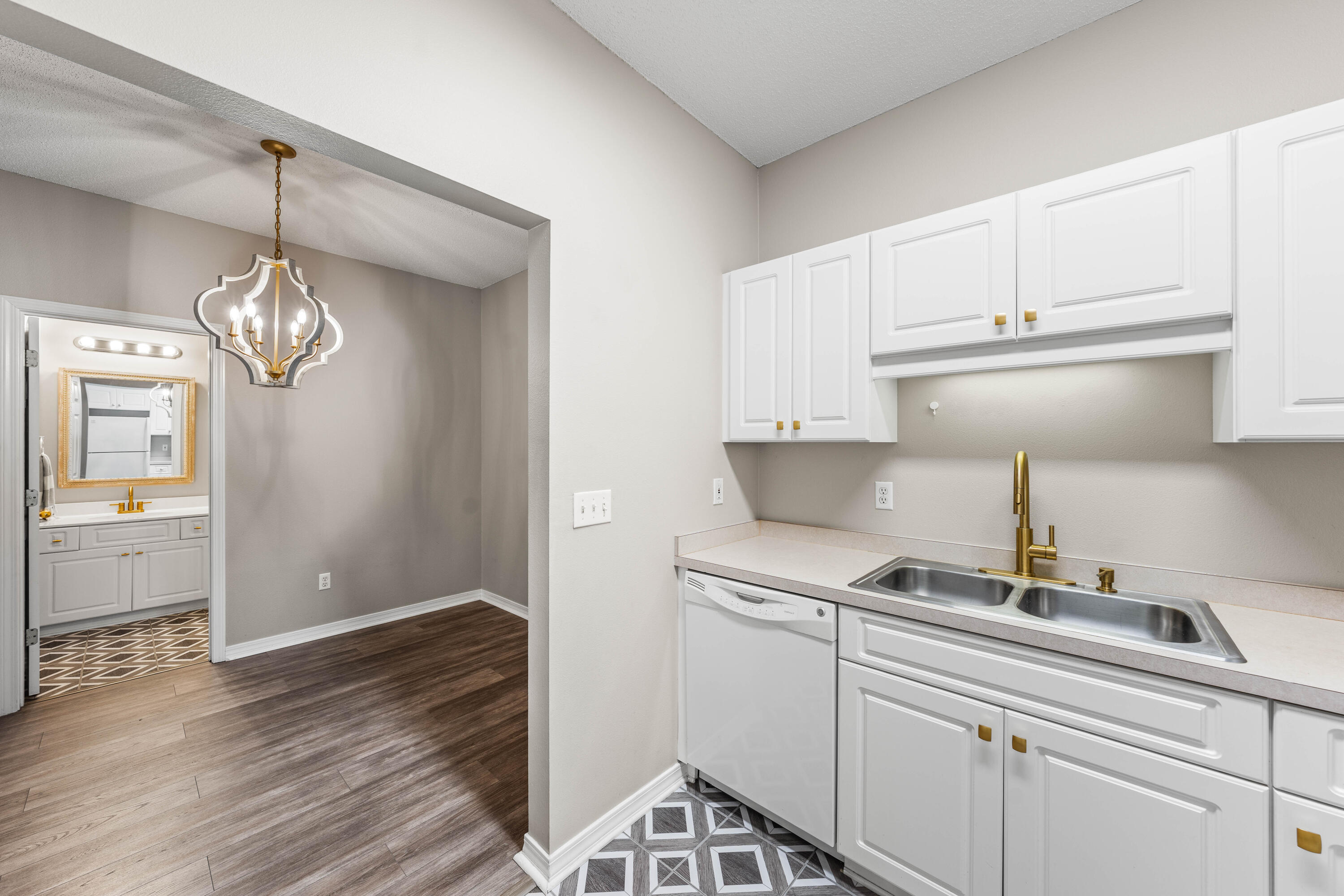 THE OAKS AT NICEVILLE - Residential