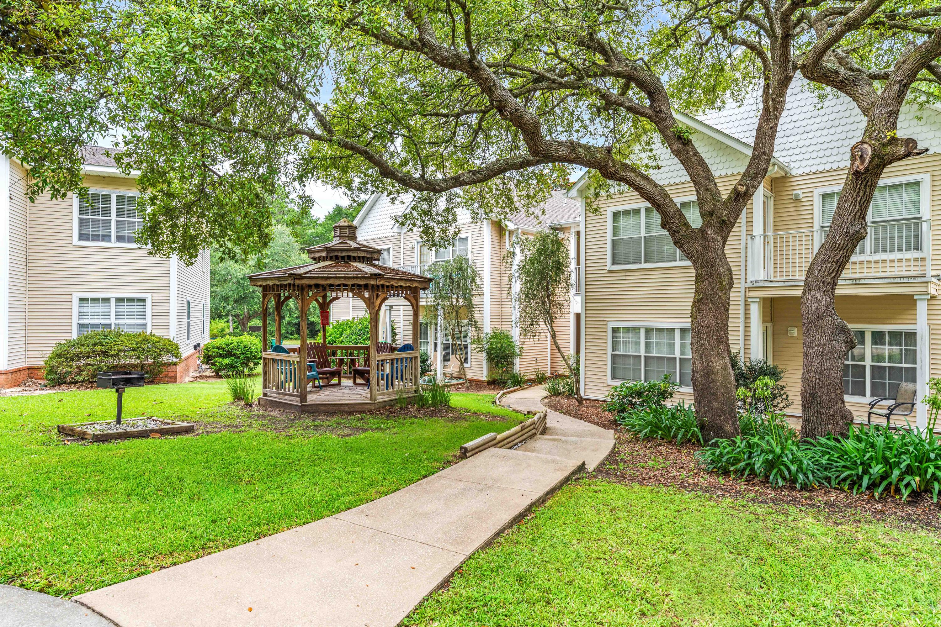 THE OAKS AT NICEVILLE - Residential