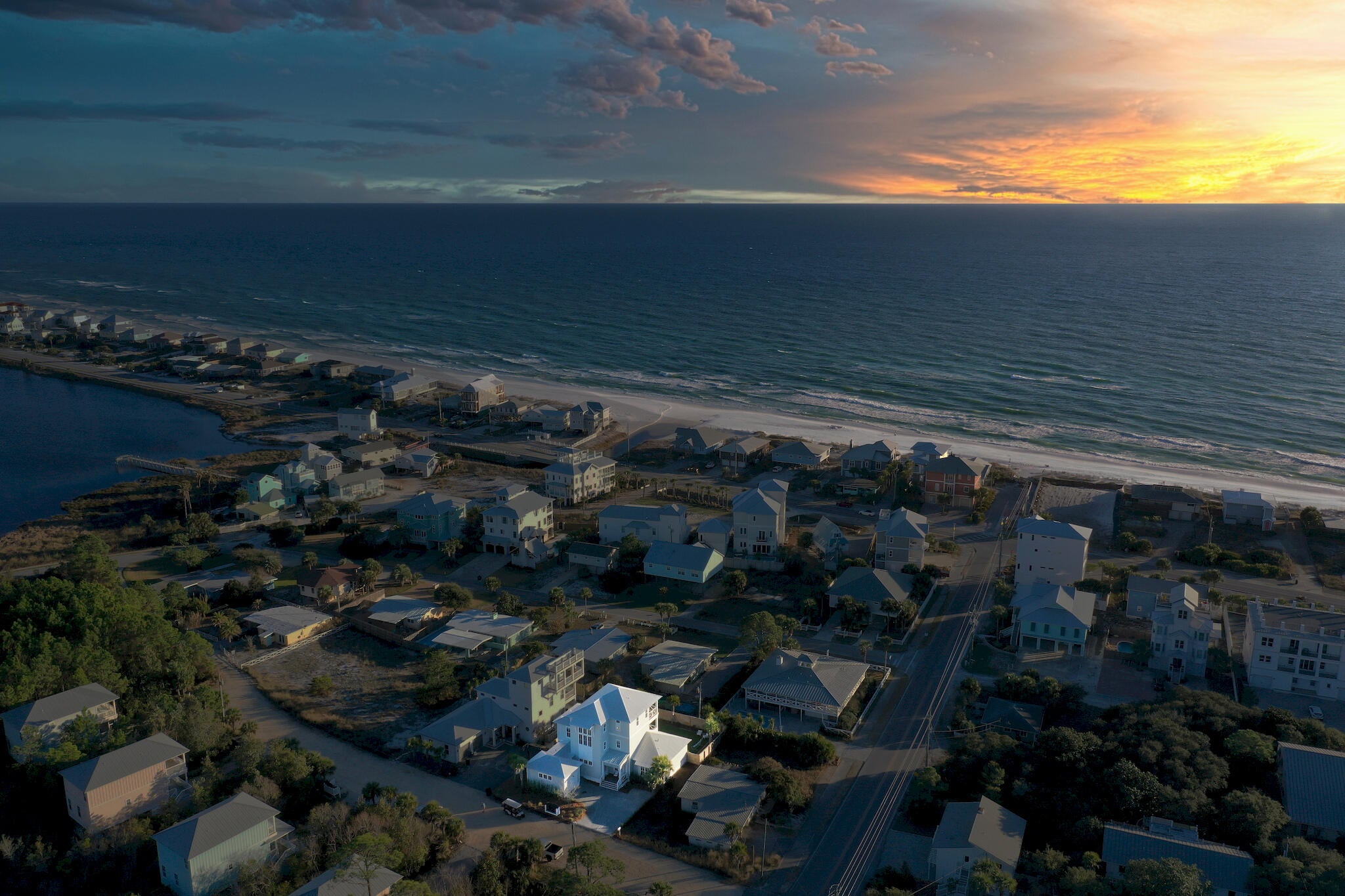 LOT 6 BLK A DUNE ALLEN 1ST ADDITION PB 2-78 OR 286-807 OR 3105-3105 OR 3243-242 - Residential