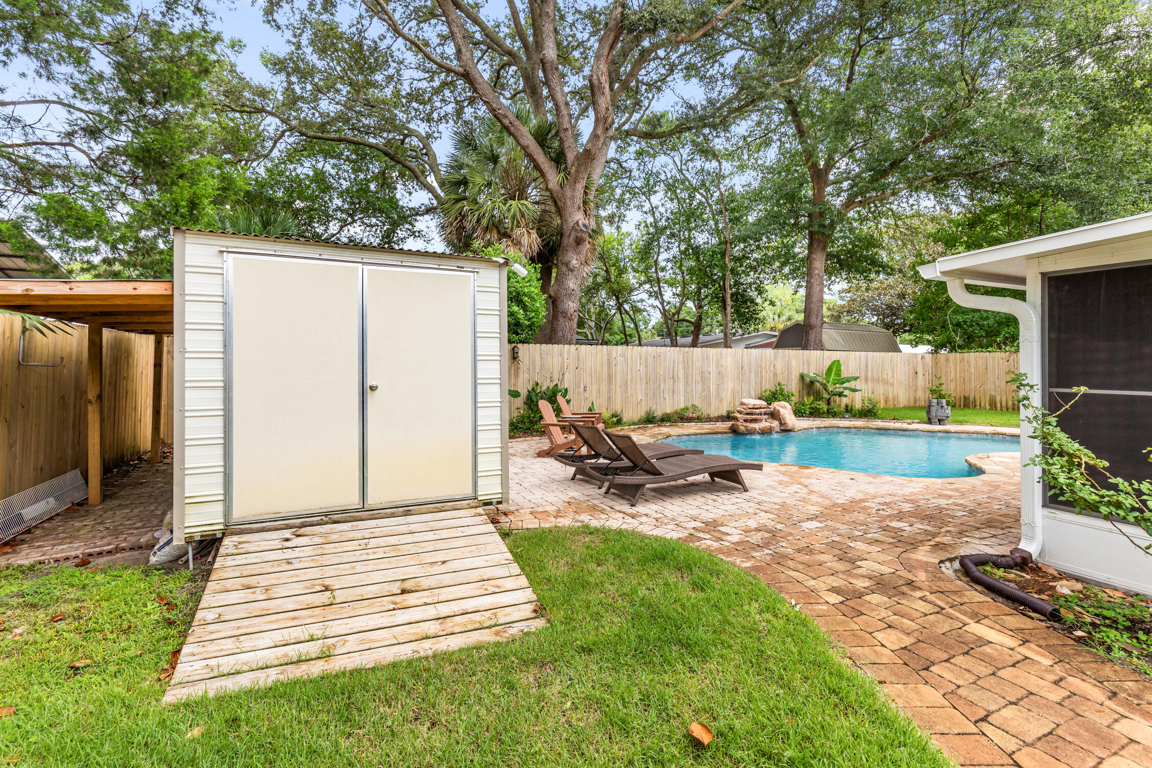 GARNIERS BEACH 6TH - Residential