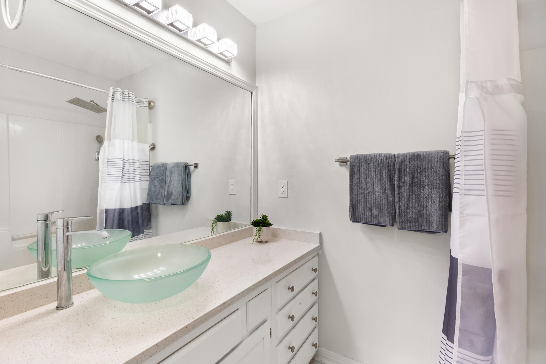 GARNIERS BEACH 6TH - Residential