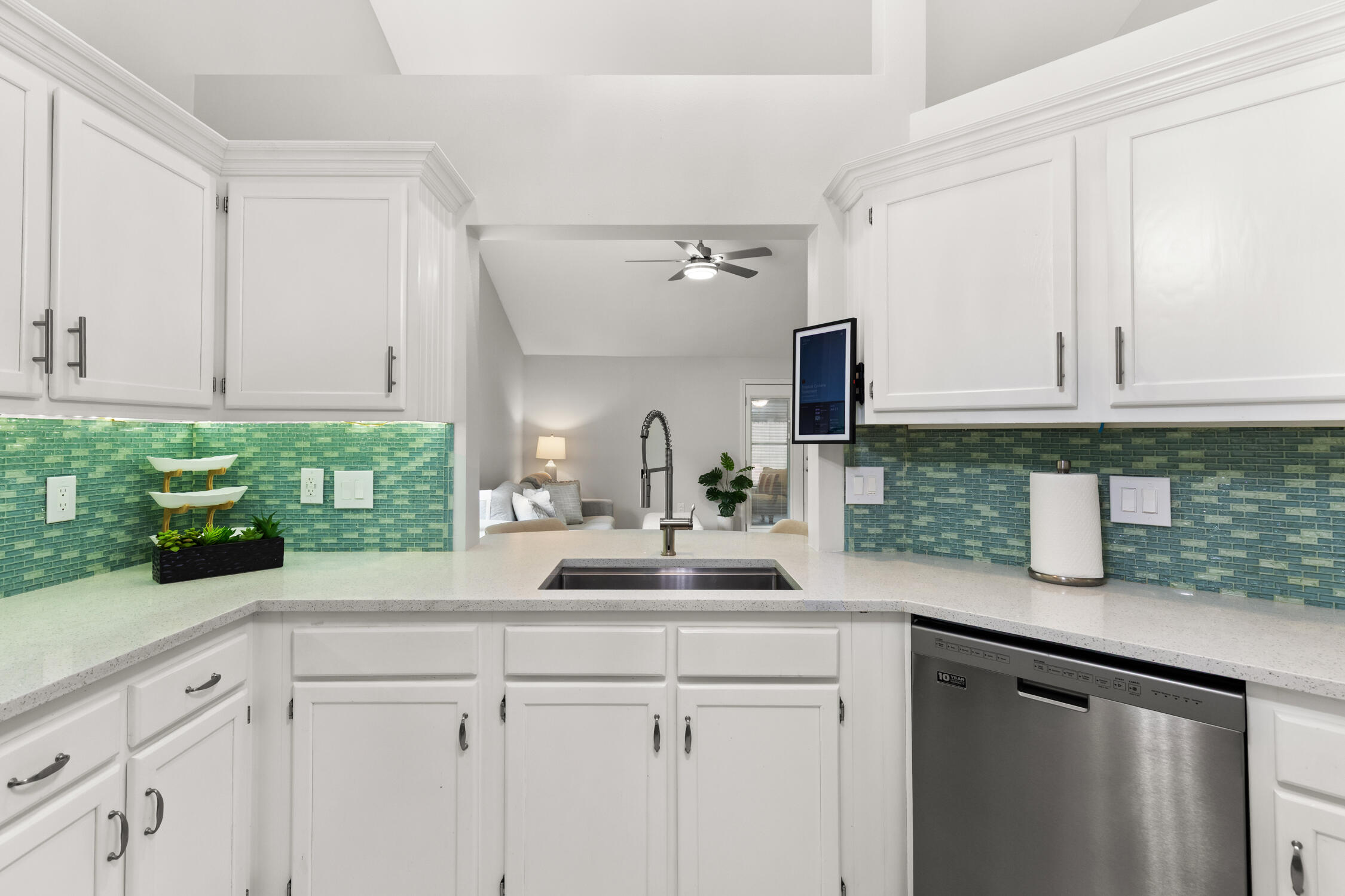GARNIERS BEACH 6TH - Residential