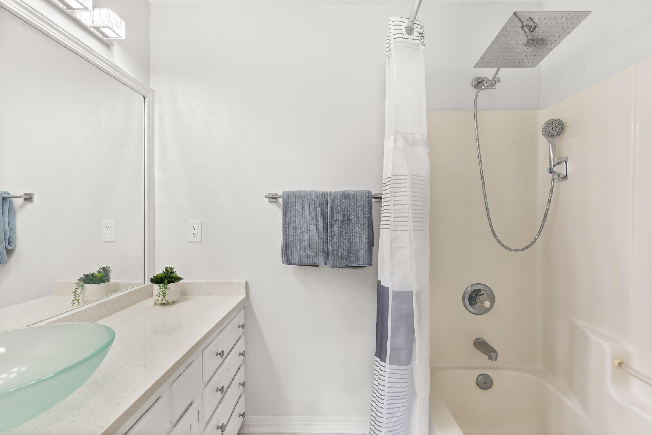 GARNIERS BEACH 6TH - Residential