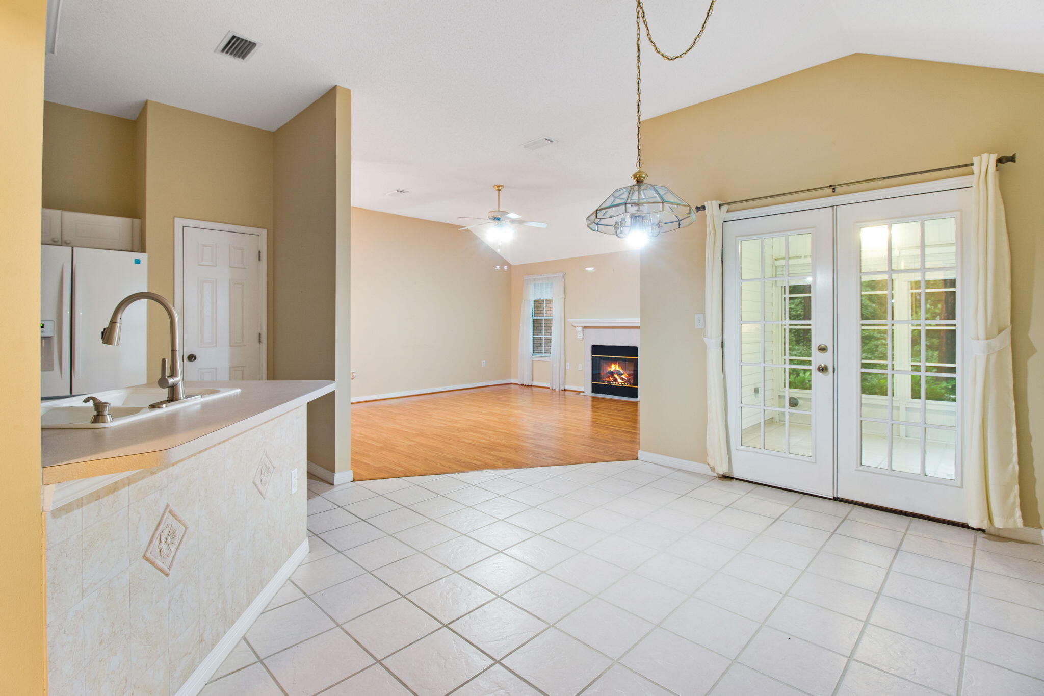 BAYSIDE - Residential Lease