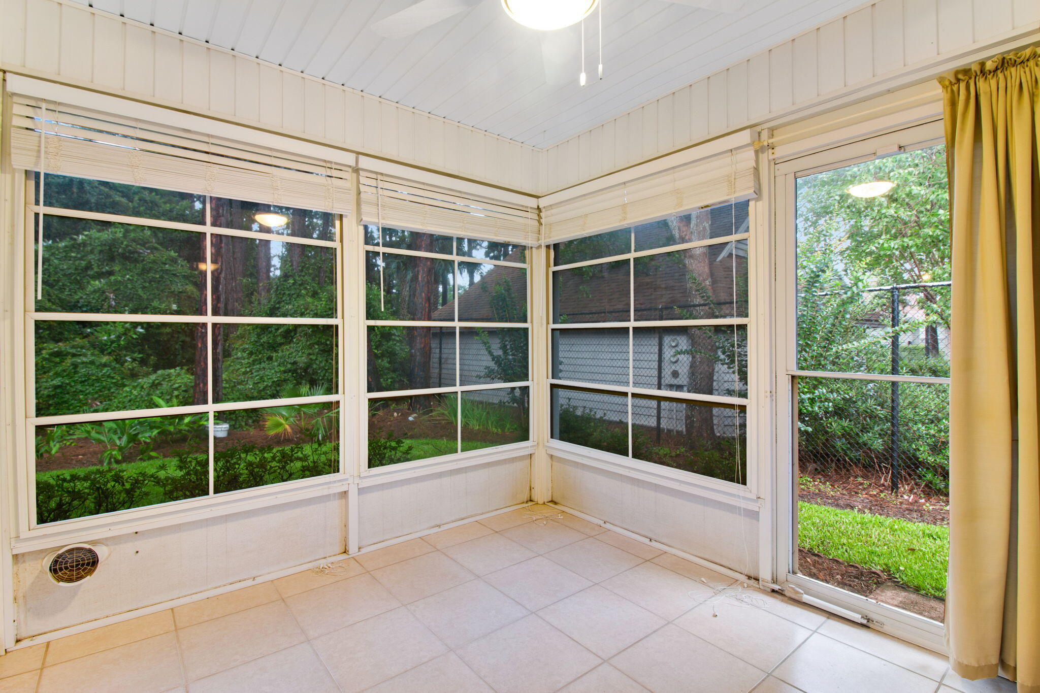 BAYSIDE - Residential Lease