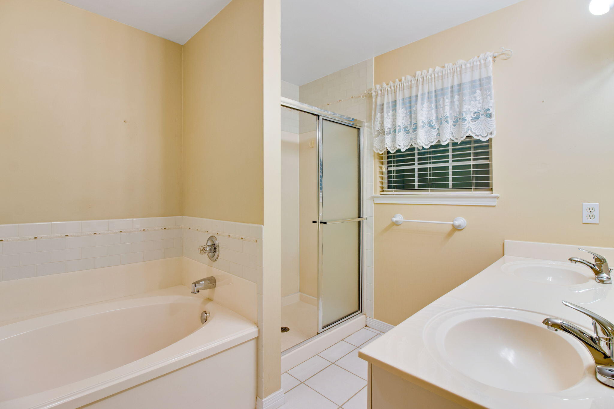BAYSIDE - Residential Lease